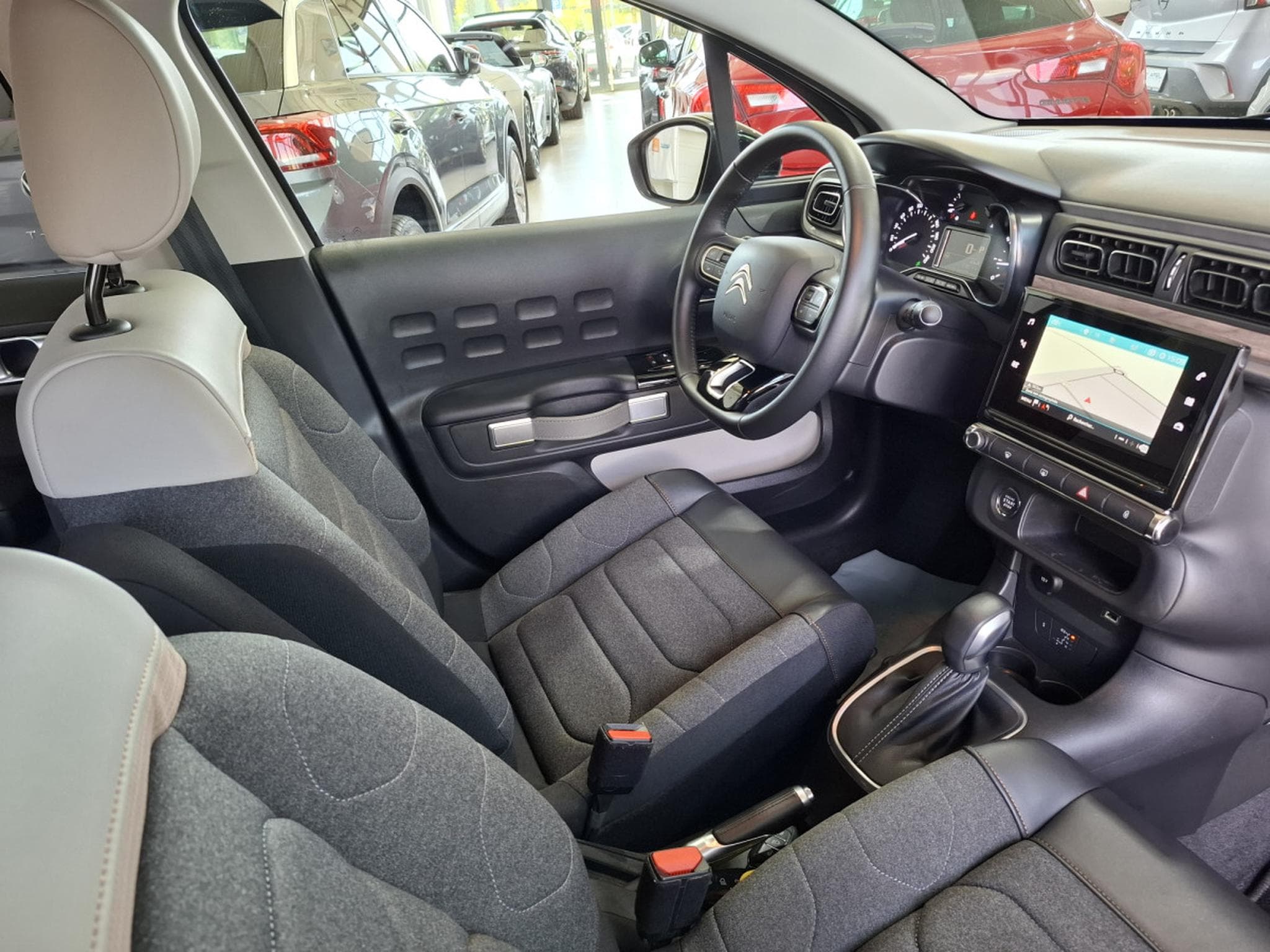 Citroën C3 SHINEPACK 110 B.AUTO, NAVI, CUIR, CARPLAY,LED, CAMERA, 1HAND (2021) - Foto 14