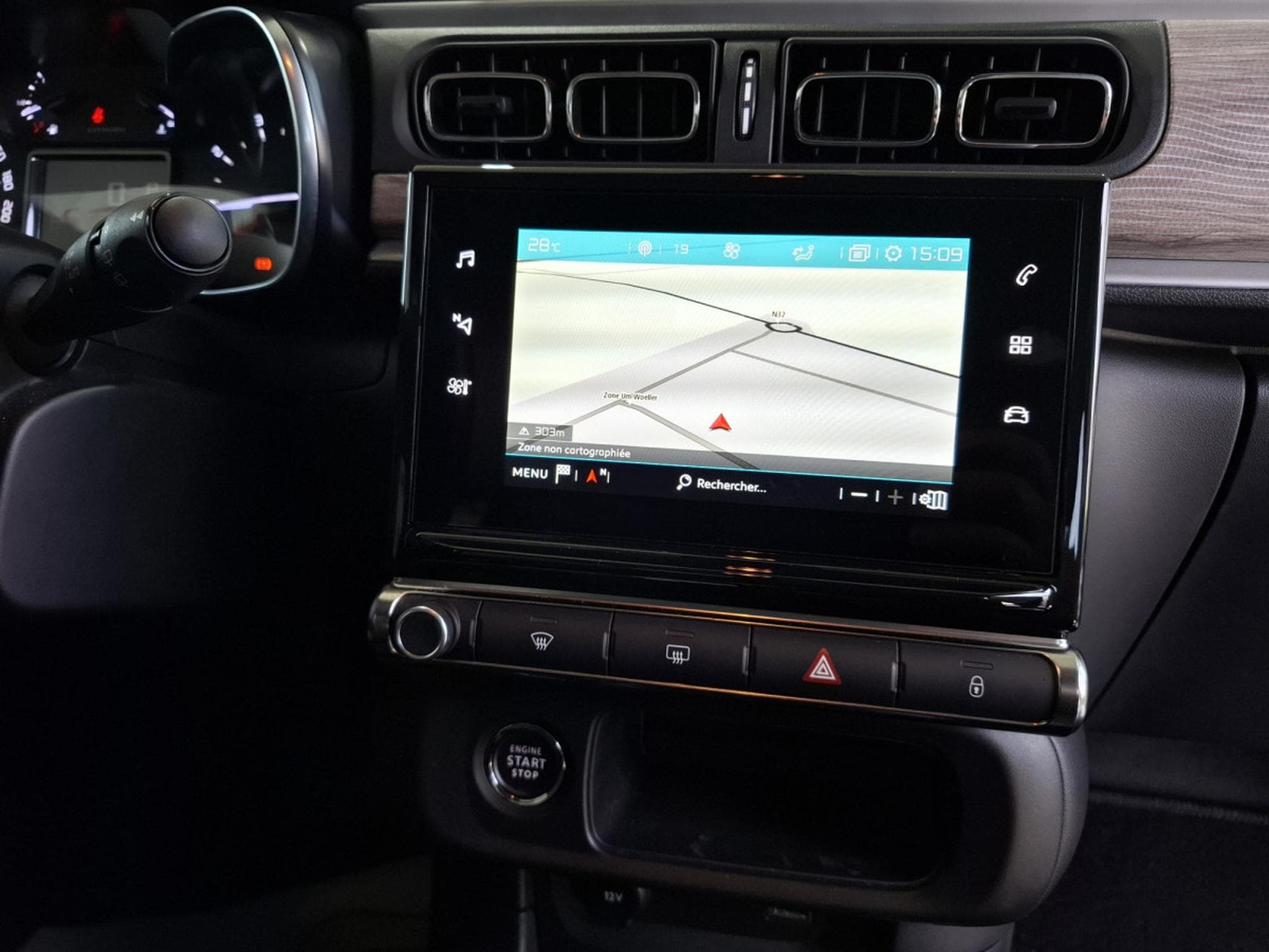 Citroën C3 SHINEPACK 110 B.AUTO, NAVI, CUIR, CARPLAY,LED, CAMERA, 1HAND (2021) - Foto 15