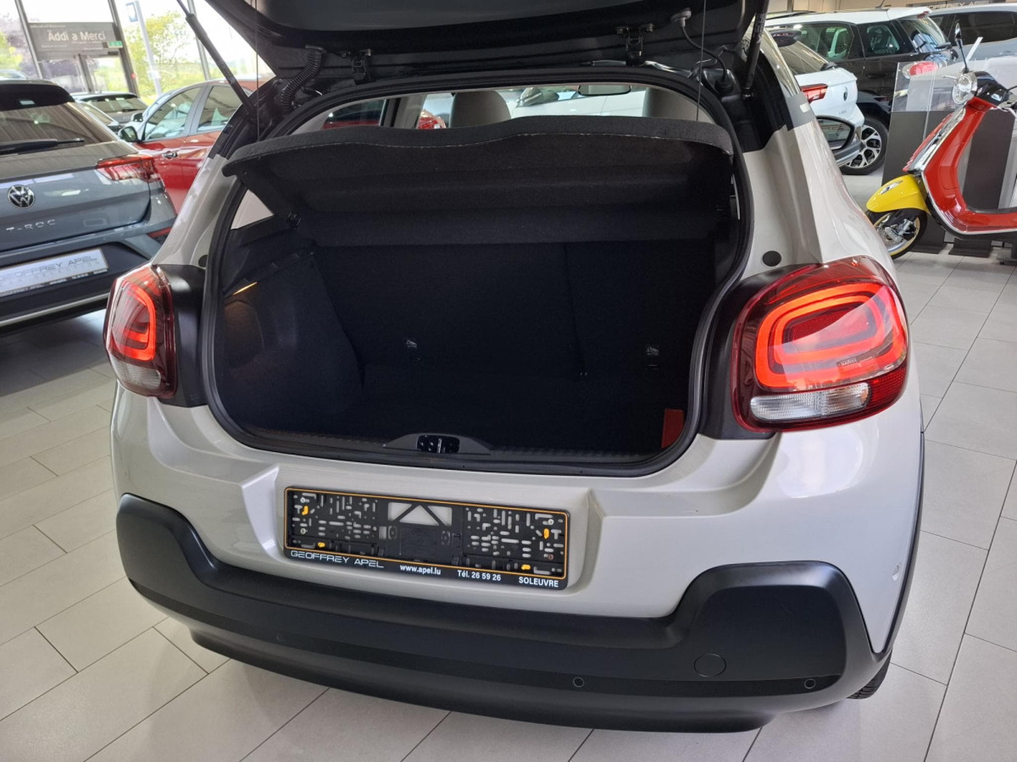 Citroën C3 SHINEPACK 110 B.AUTO, NAVI, CUIR, CARPLAY,LED, CAMERA, 1HAND (2021) - Foto 18