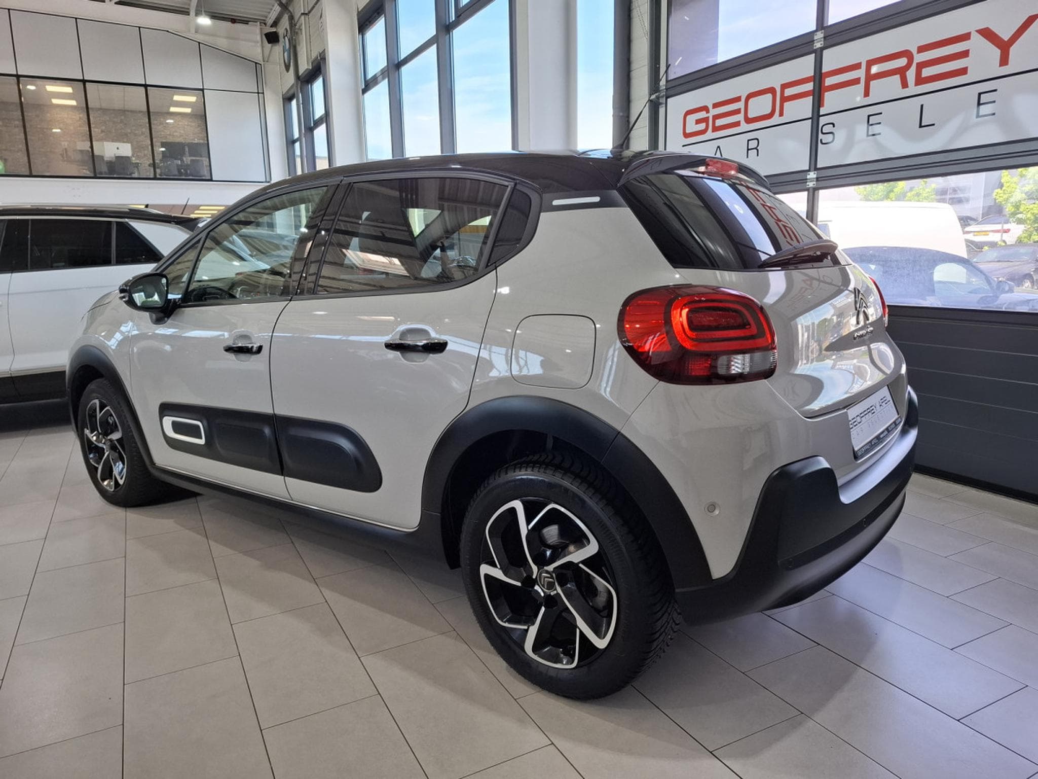 Citroën C3 SHINEPACK 110 B.AUTO, NAVI, CUIR, CARPLAY,LED, CAMERA, 1HAND (2021) - Foto 3