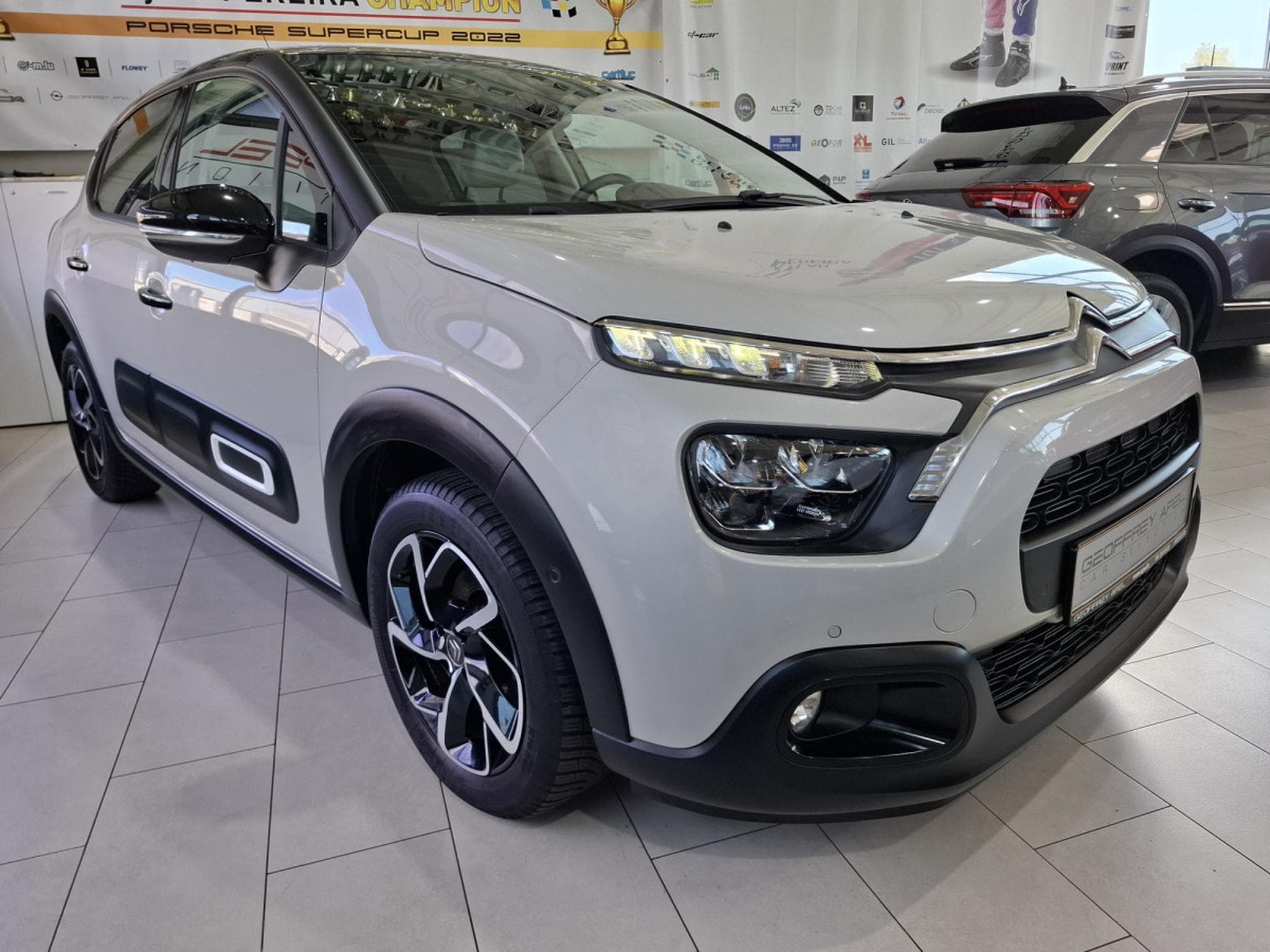 Citroën C3 SHINEPACK 110 B.AUTO, NAVI, CUIR, CARPLAY,LED, CAMERA, 1HAND (2021) - Foto 4