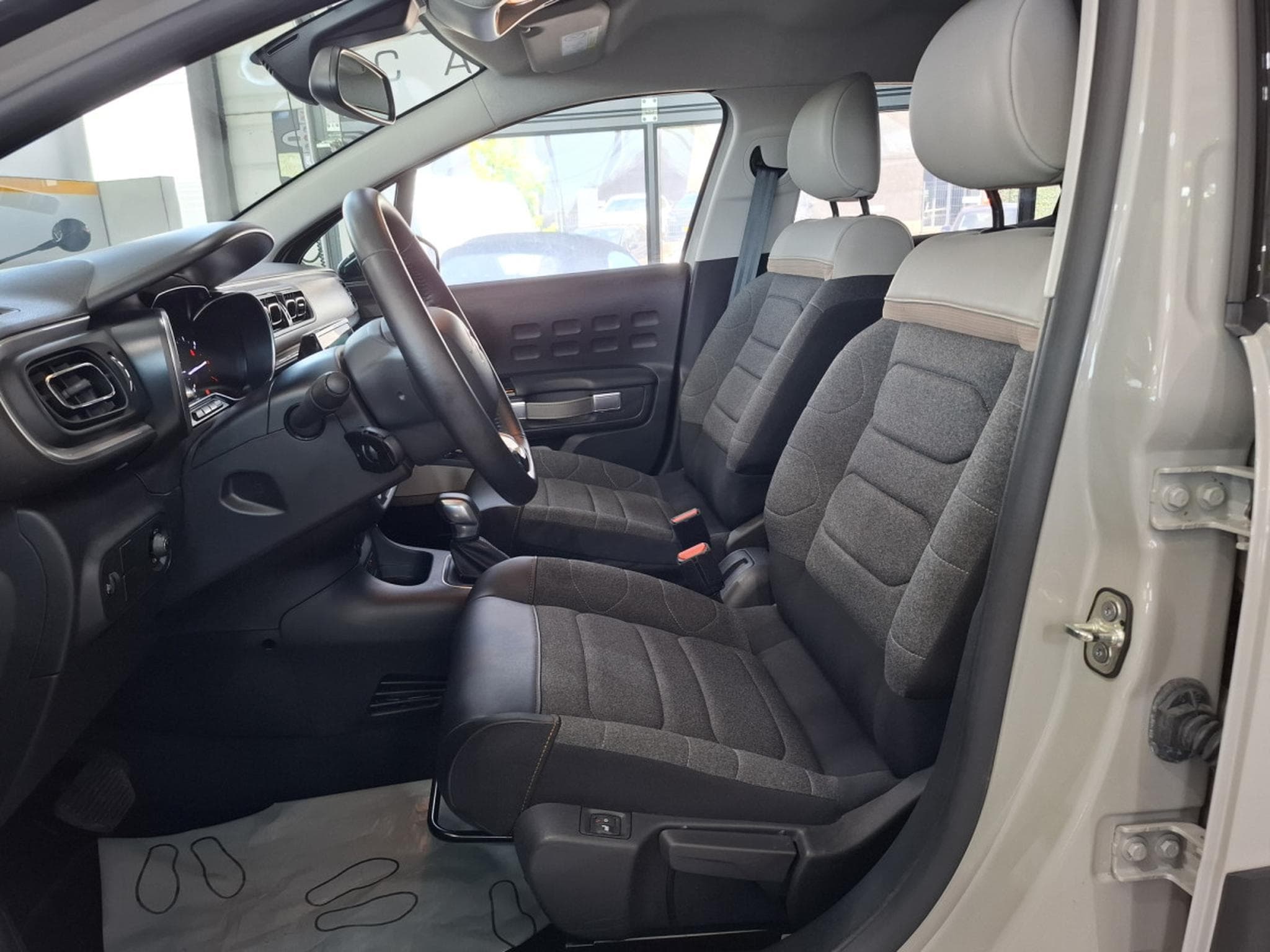 Citroën C3 SHINEPACK 110 B.AUTO, NAVI, CUIR, CARPLAY,LED, CAMERA, 1HAND (2021) - Foto 5