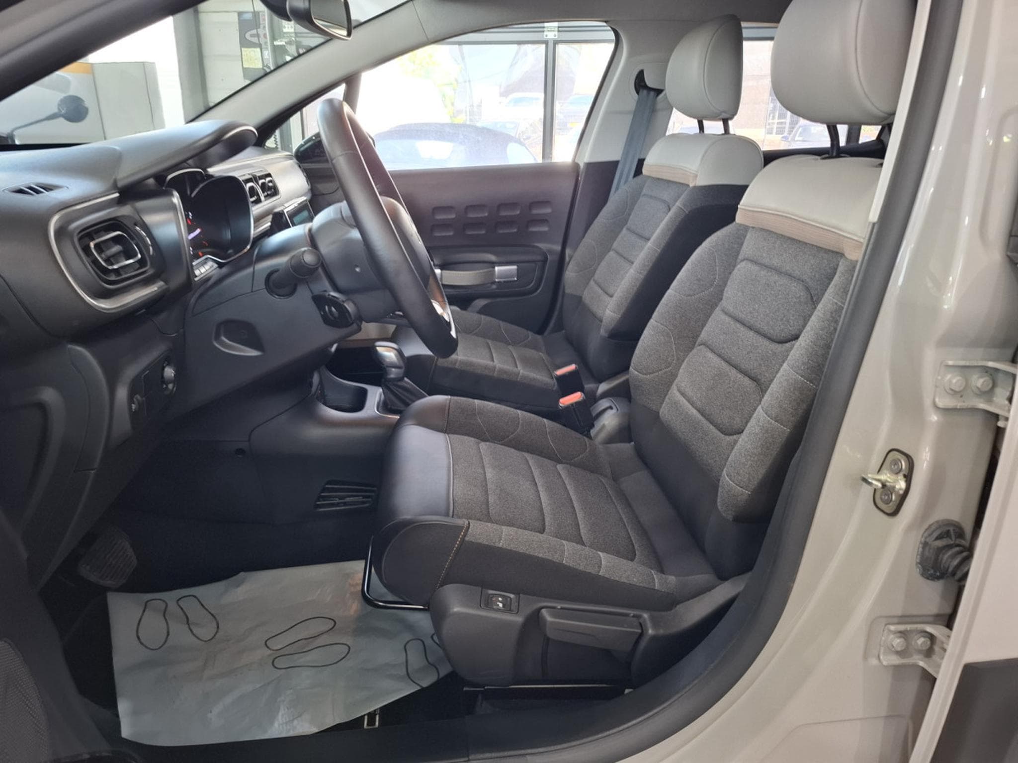 Citroën C3 SHINEPACK 110 B.AUTO, NAVI, CUIR, CARPLAY,LED, CAMERA, 1HAND (2021) - Foto 7