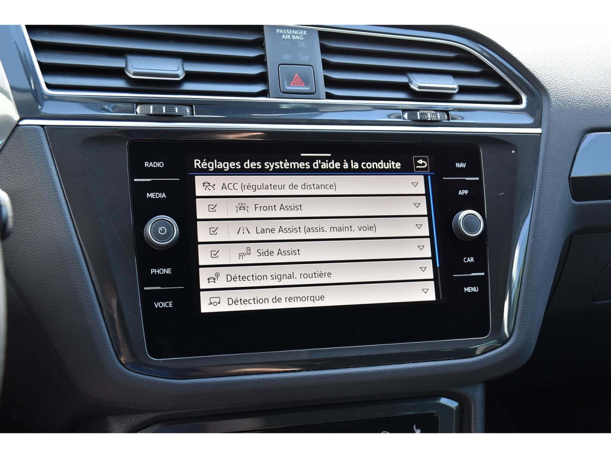 VW Tiguan 1.5 TSI Elegance DSG ACC GPS LANE SIDE KEYLESS ATT RMQ 1° M. (2024) - Photo 11