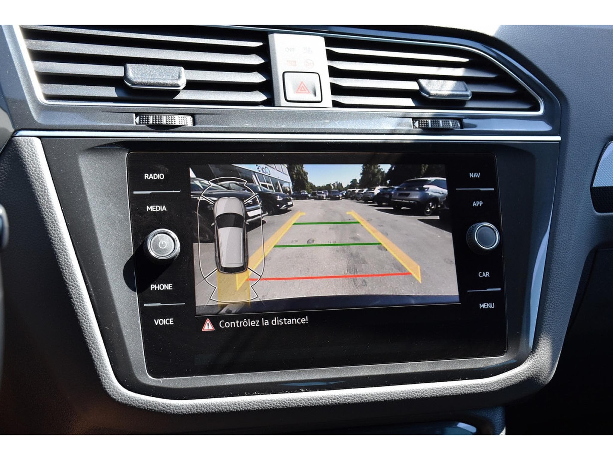 VW Tiguan 1.5 TSI Elegance DSG ACC GPS LANE SIDE KEYLESS ATT RMQ 1° M. (2024) - Photo 14