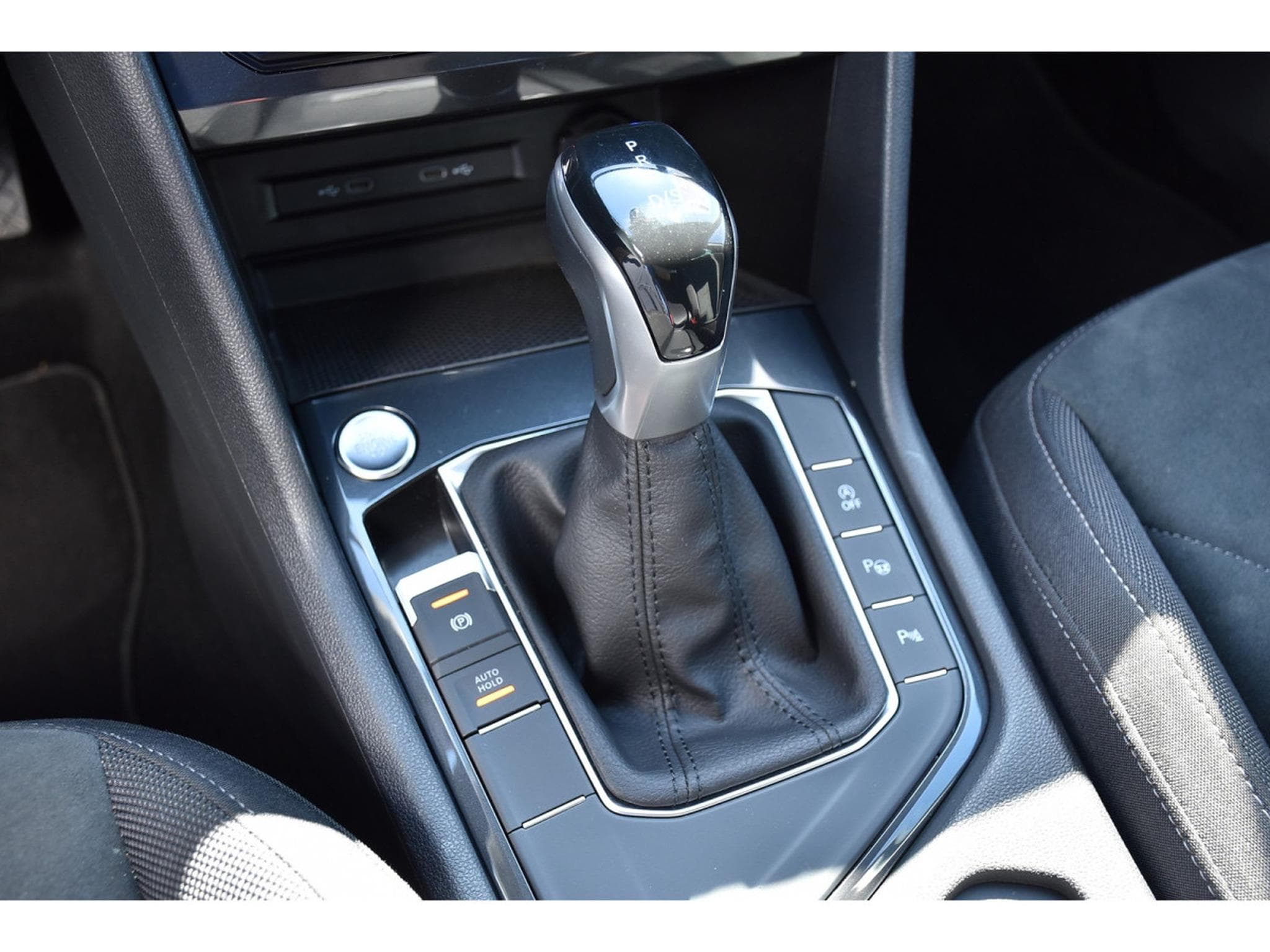 VW Tiguan 1.5 TSI Elegance DSG ACC GPS LANE SIDE KEYLESS ATT RMQ 1° M. (2024) - Photo 18