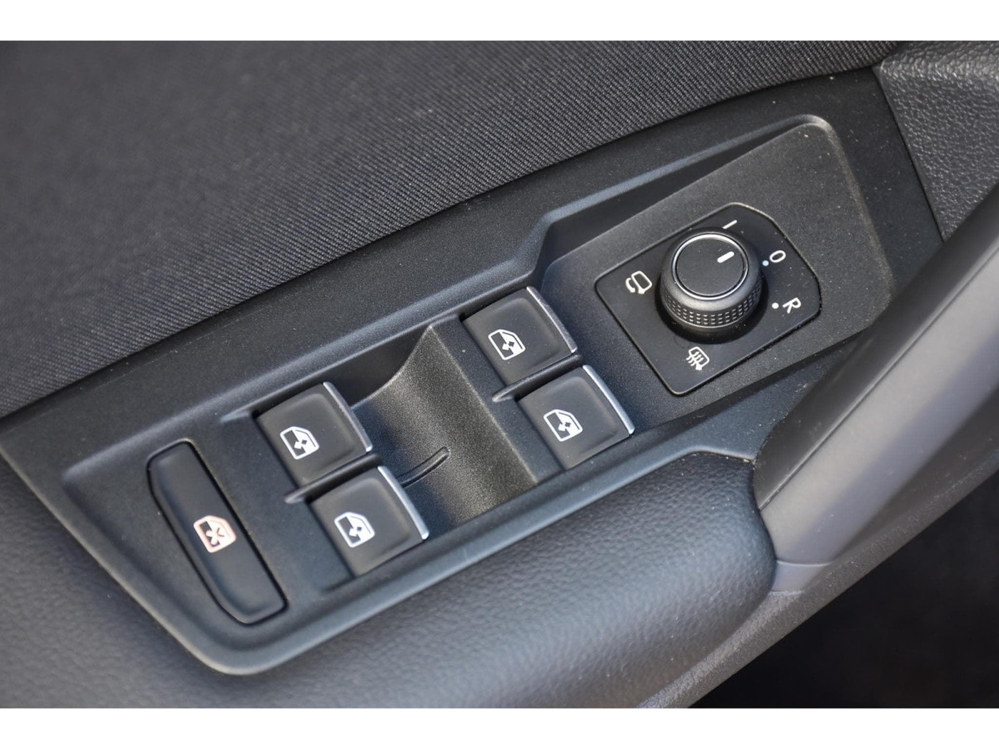 VW Tiguan 1.5 TSI Elegance DSG ACC GPS LANE SIDE KEYLESS ATT RMQ 1° M. (2024) - Photo 21