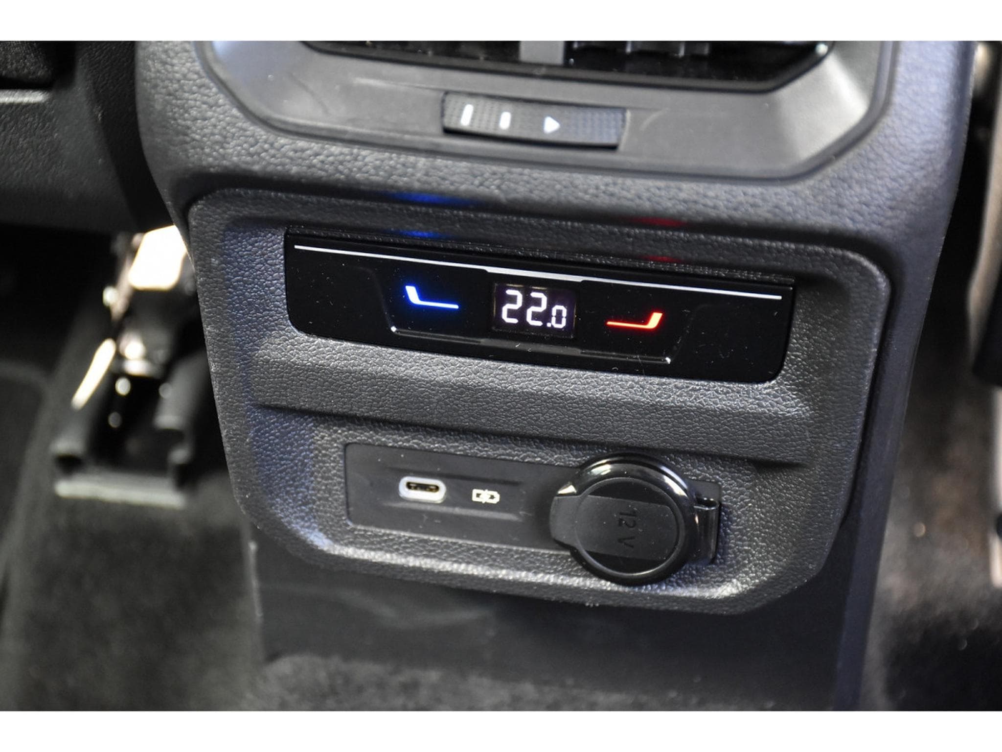 VW Tiguan 1.5 TSI Elegance DSG ACC GPS LANE SIDE KEYLESS ATT RMQ 1° M. (2024) - Photo 22