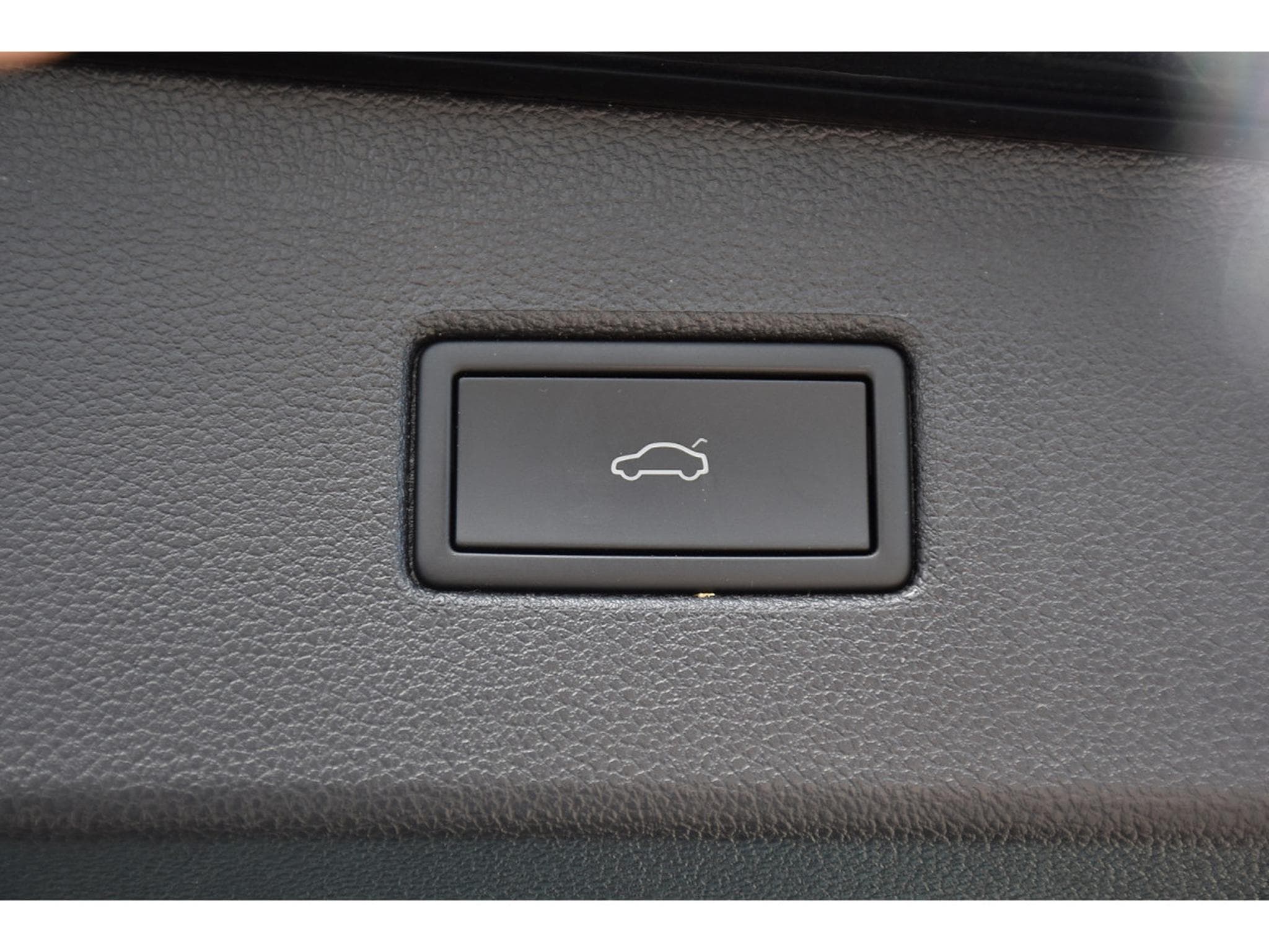 VW Tiguan 1.5 TSI Elegance DSG ACC GPS LANE SIDE KEYLESS ATT RMQ 1° M. (2024) - Photo 23