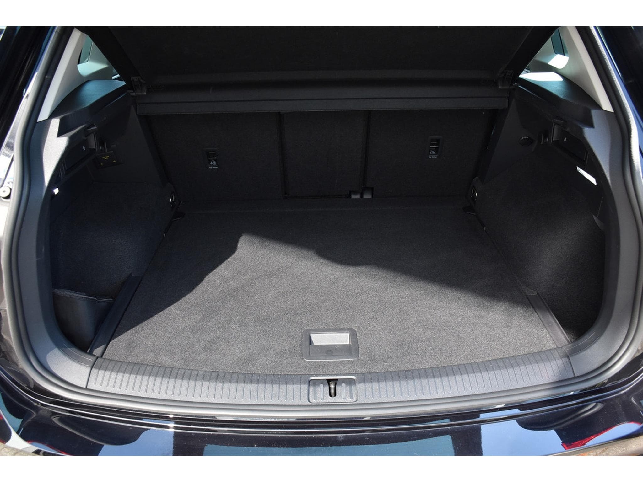 VW Tiguan 1.5 TSI Elegance DSG ACC GPS LANE SIDE KEYLESS ATT RMQ 1° M. (2024) - Photo 25