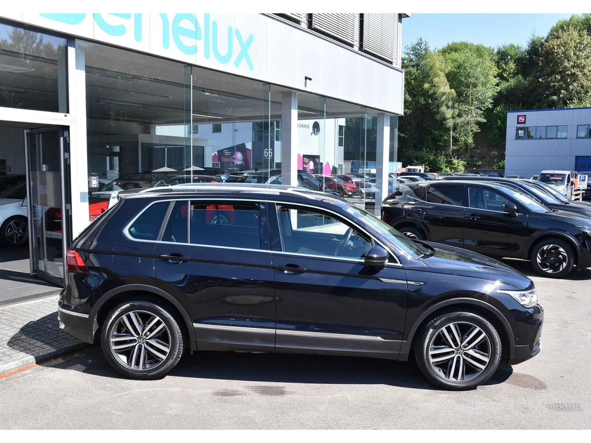 VW Tiguan 1.5 TSI Elegance DSG ACC GPS LANE SIDE KEYLESS ATT RMQ 1° M. (2024) - Photo 3