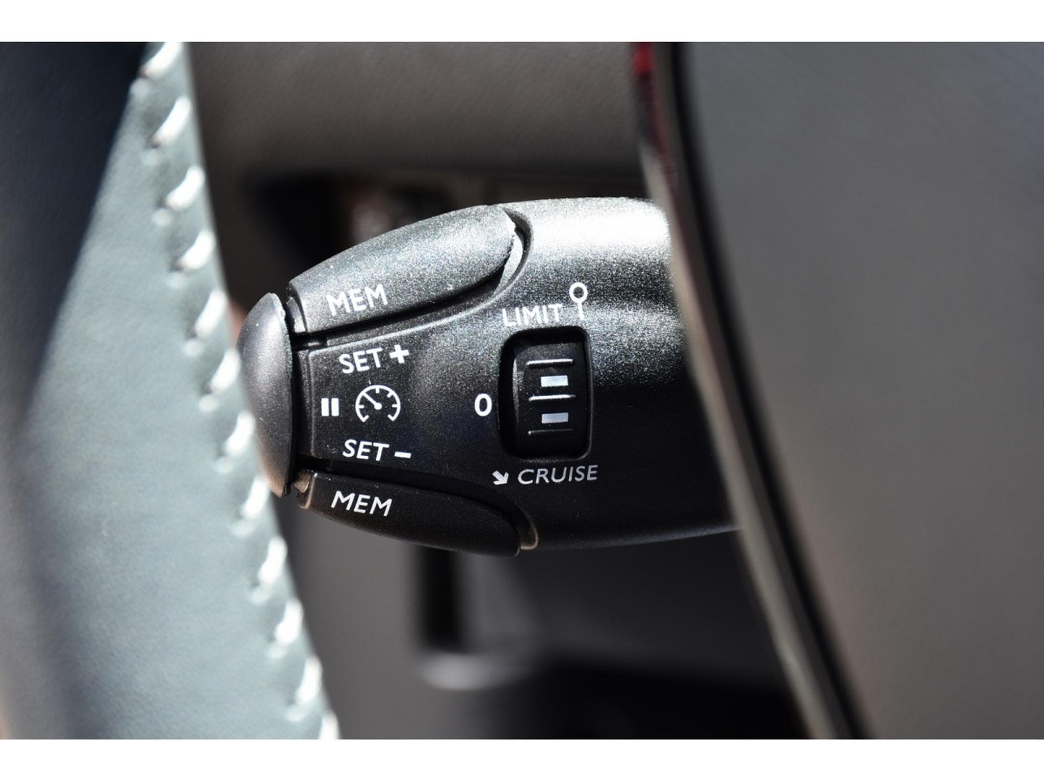 Peugeot 2008 1.2 PureTech Style CLIMA REGUL LANE CAM 1° MAIN (2025) - Photo 14