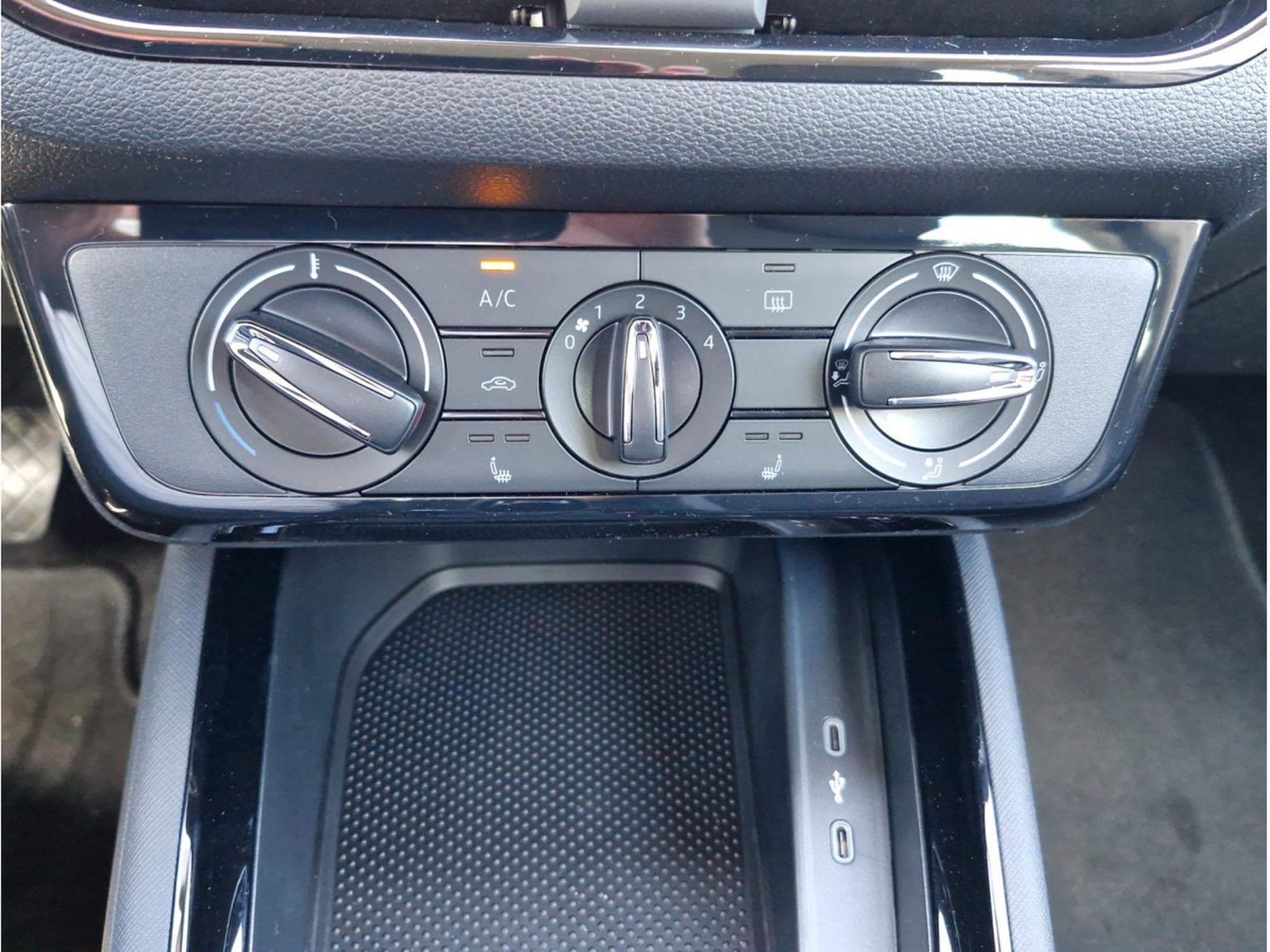 Skoda Kamiq 1.0 TSi 116 DSG Selection (2026) - Photo 11