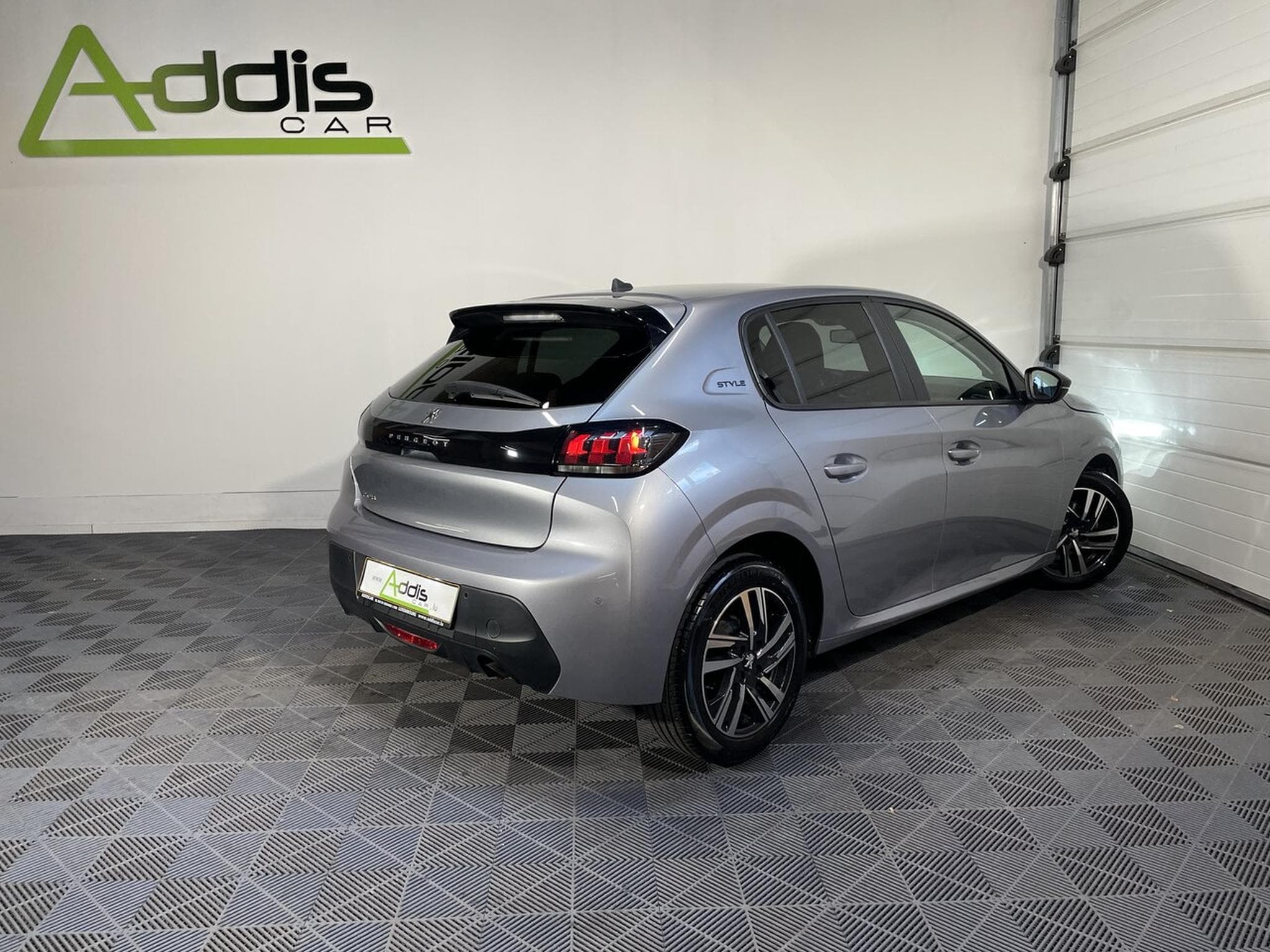 Peugeot 208 1.2 ESSENCE 75 CV STYLE CARPLAY 5P (2023) - Photo 2