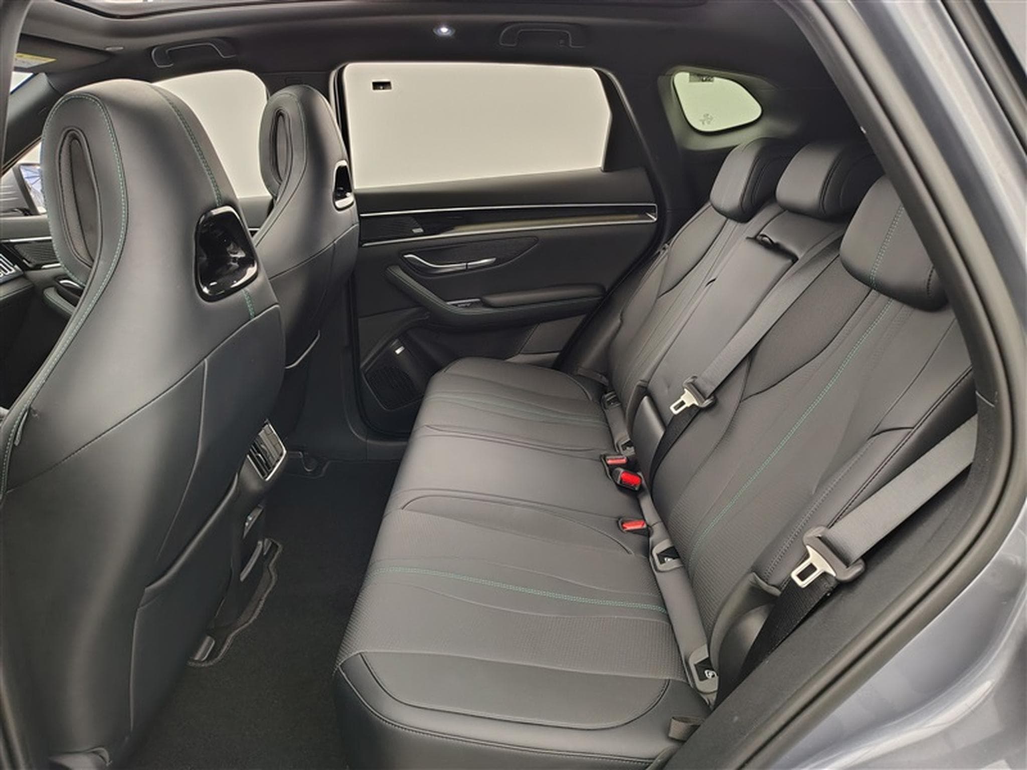 BYD Seal U 1.5 DM-I 218Cv PHEV Comfort CUIR / NAVI / TO PANO (2025) - Photo 13
