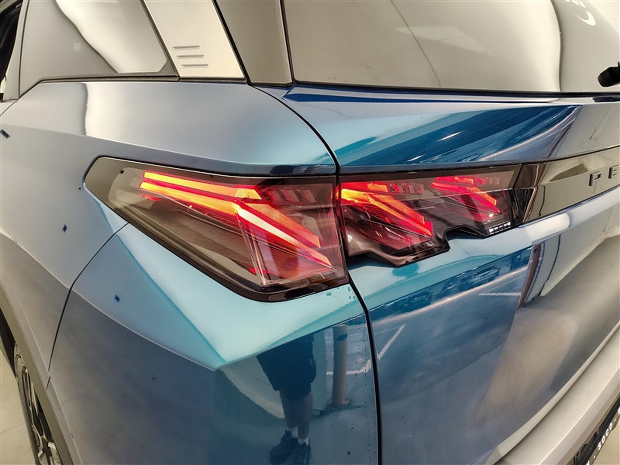 Peugeot 5008 1.2 HYBRID 145cv e-DSC6 GT 7pl. NAVI / FULL LED / PANO / CAM (2026) - Photo 16