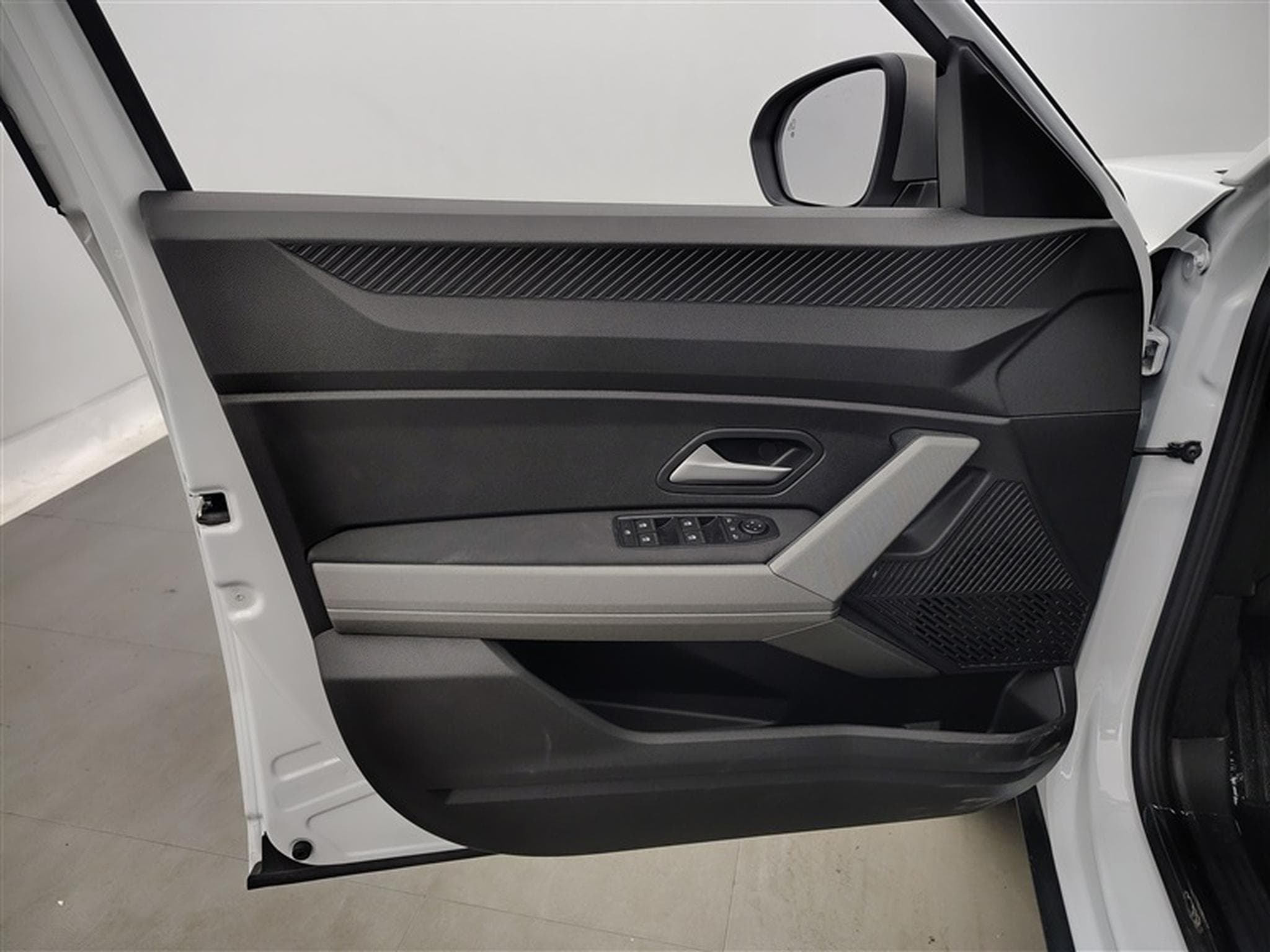 Dacia Bigster Mild Hybrid 140cv Journey NAVI / CARPLAY / CAMERA (2026) - Photo 17