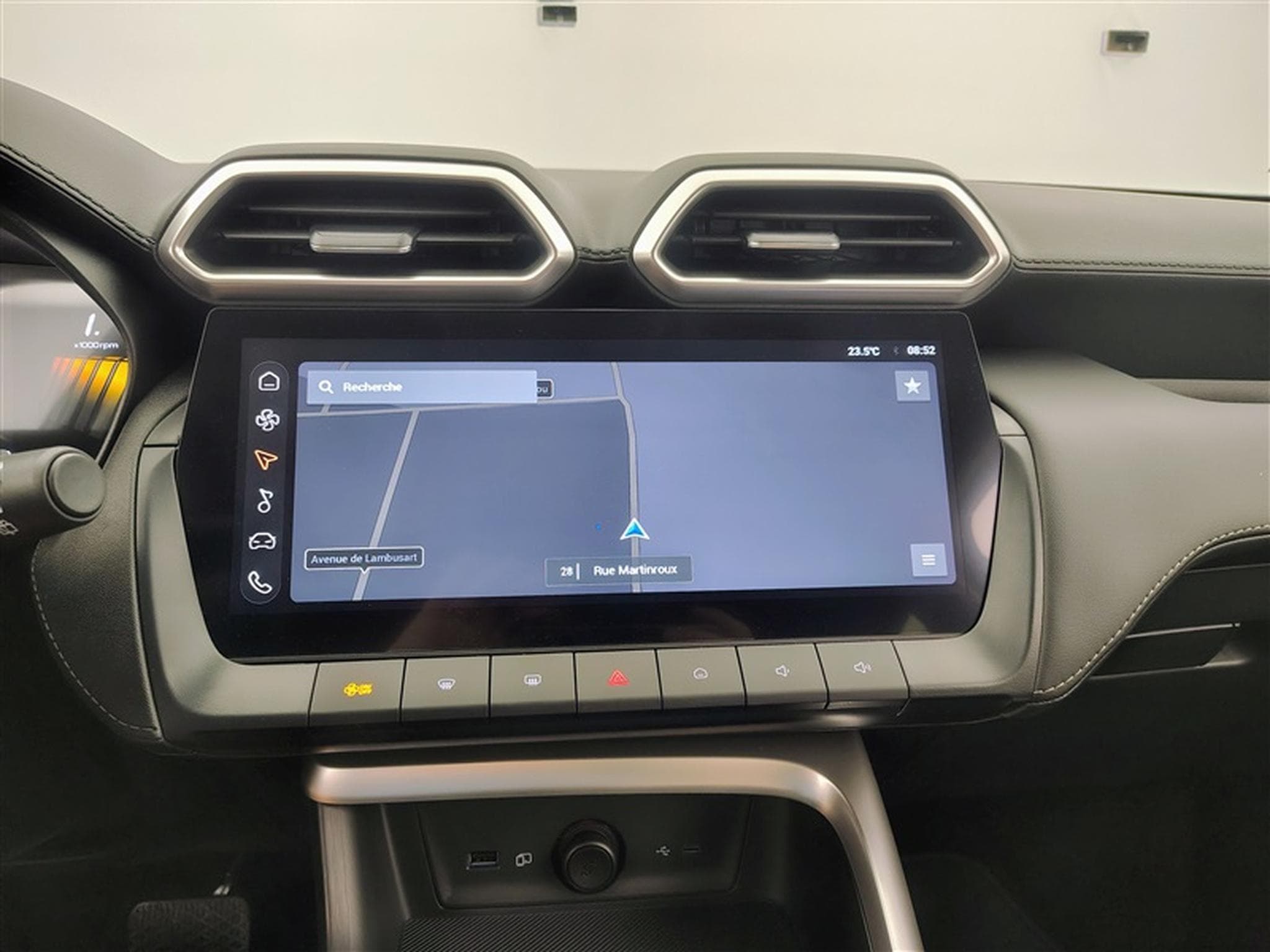 MG ZS 1.5 Hybrid+ Luxury NAVI / CAMERA / CARPLAY / ALU (2026) - Photo 11
