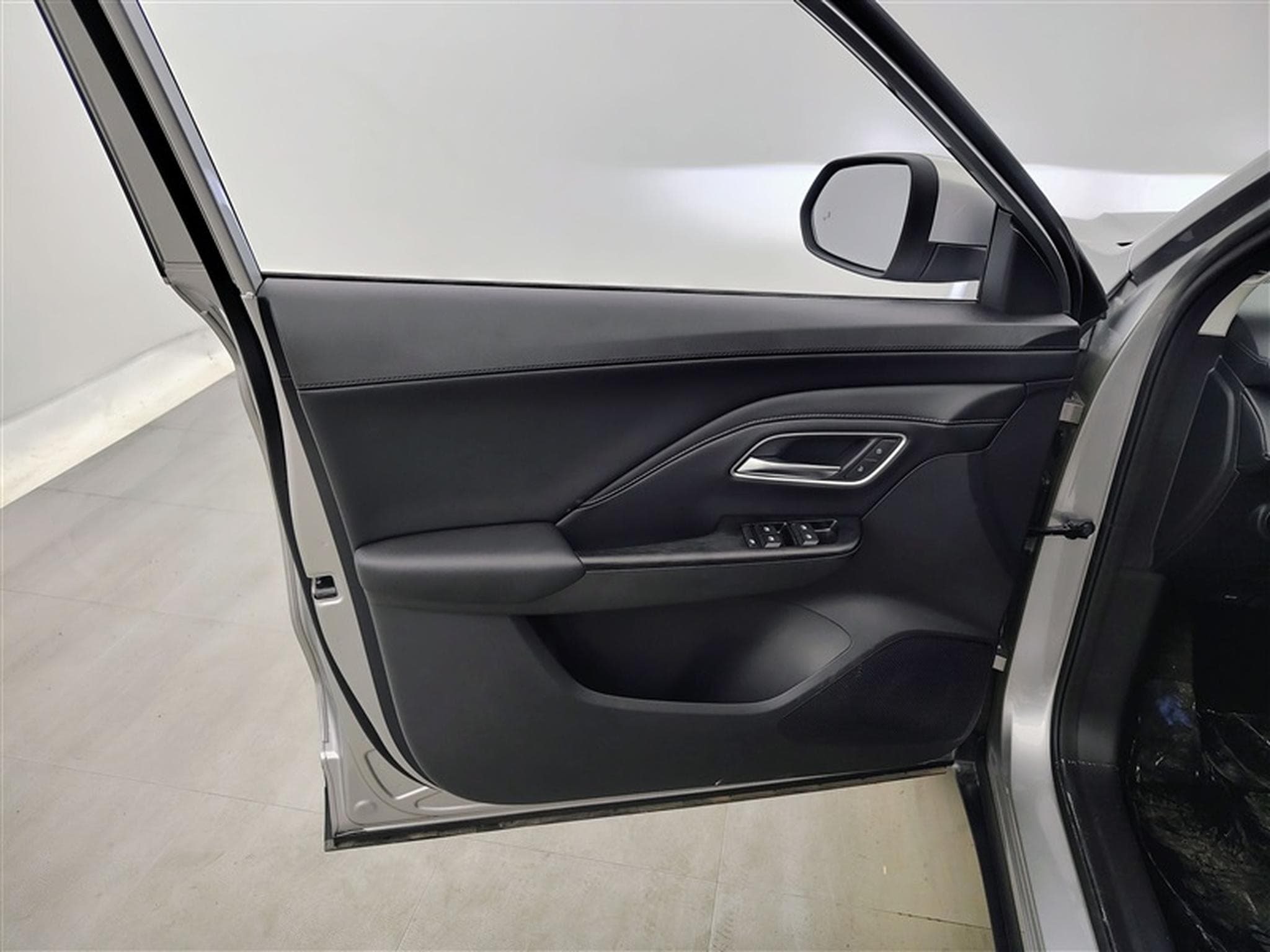 MG ZS 1.5 Hybrid+ Luxury NAVI / CAMERA / CARPLAY / ALU (2026) - Photo 17