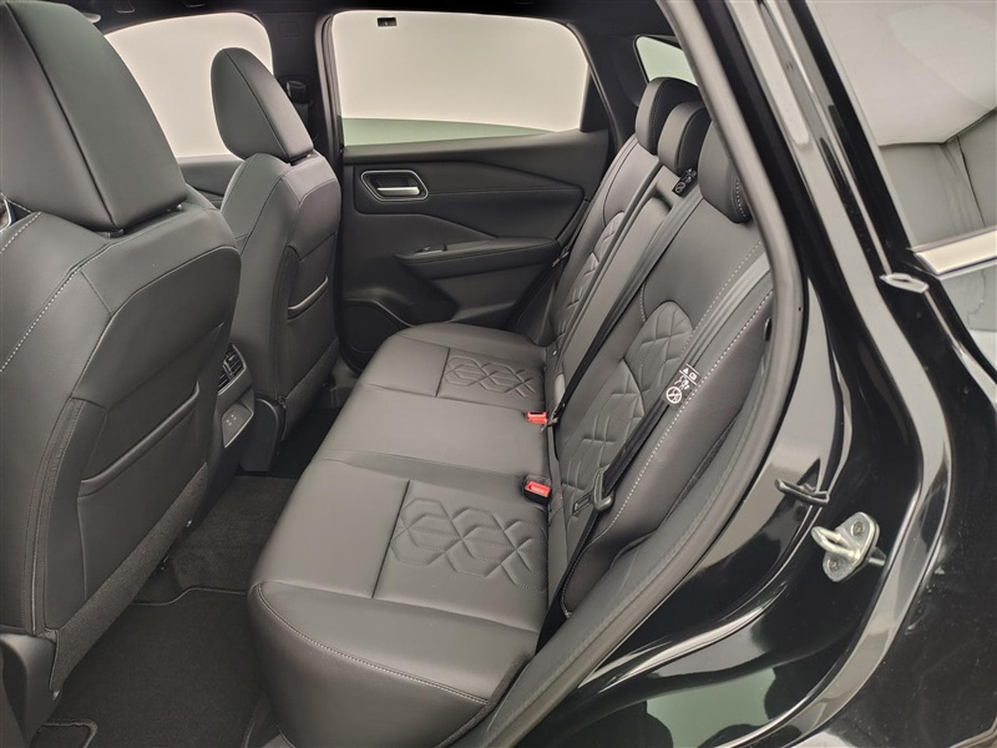 Nissan Qashqai 1.3 DIG-T MHEV X-Tronic Tekna NAVI / FULL LED / CUIR / PANO (2026) - Photo 13