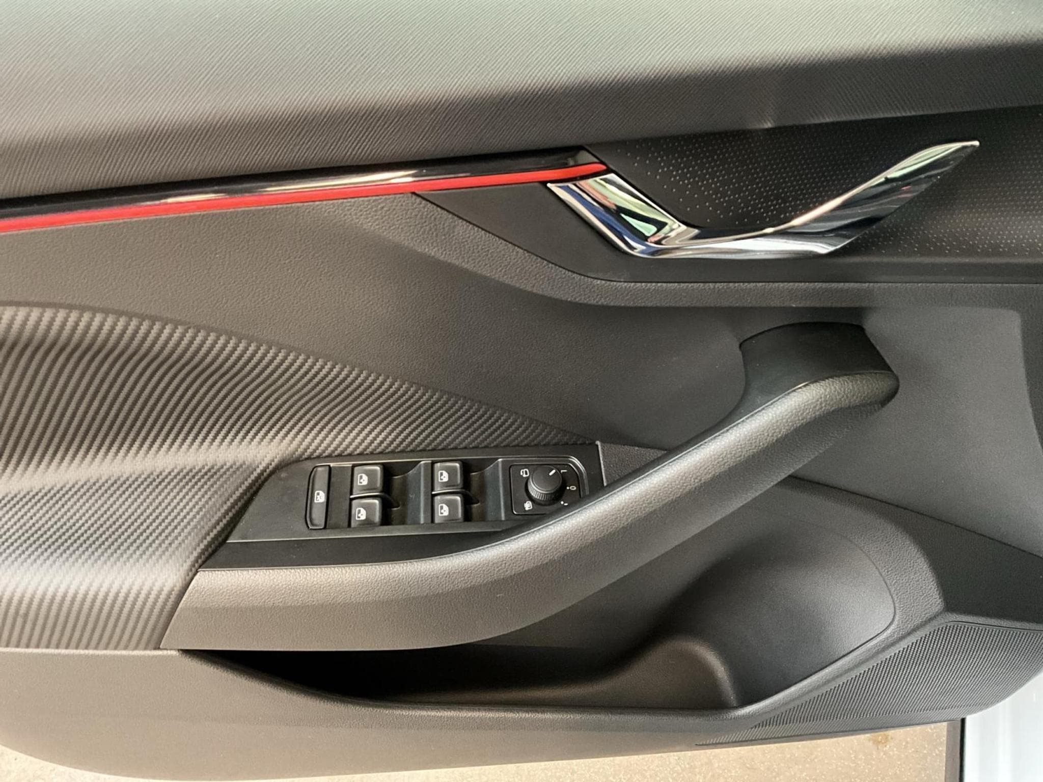 Skoda Scala Monte-Carlo+BVM+LED+Navi (2025) - Foto 10