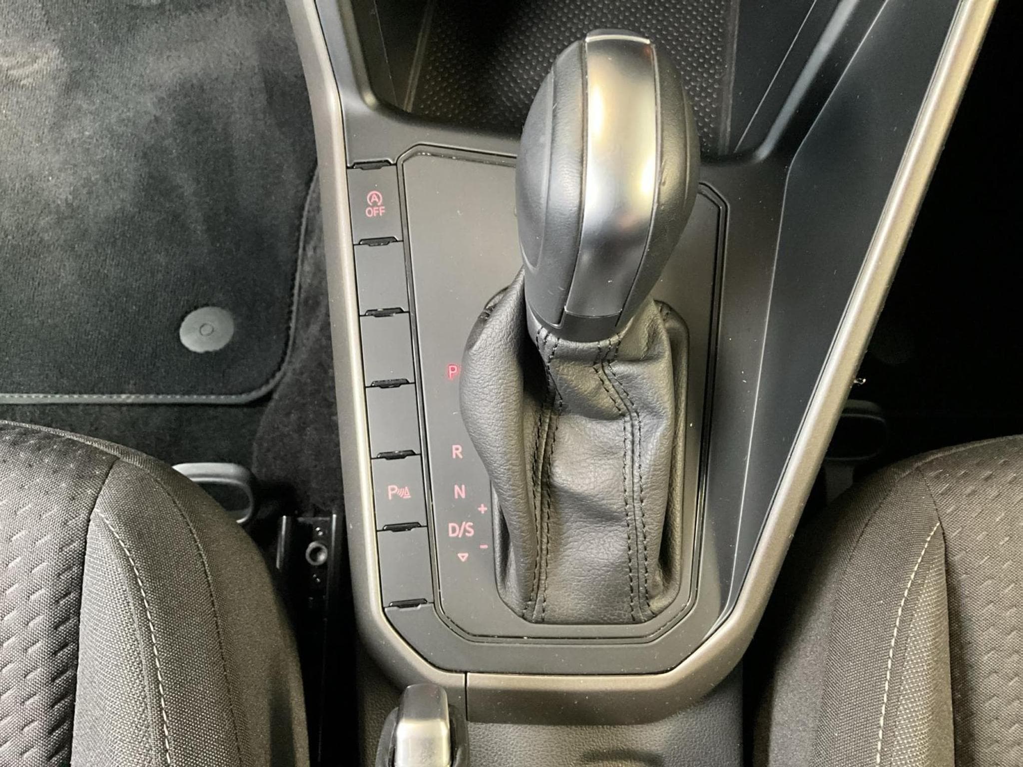 VW Polo Comfortline+DSG+Pano+P.Drive+LED+Navi (2021) - Foto 12