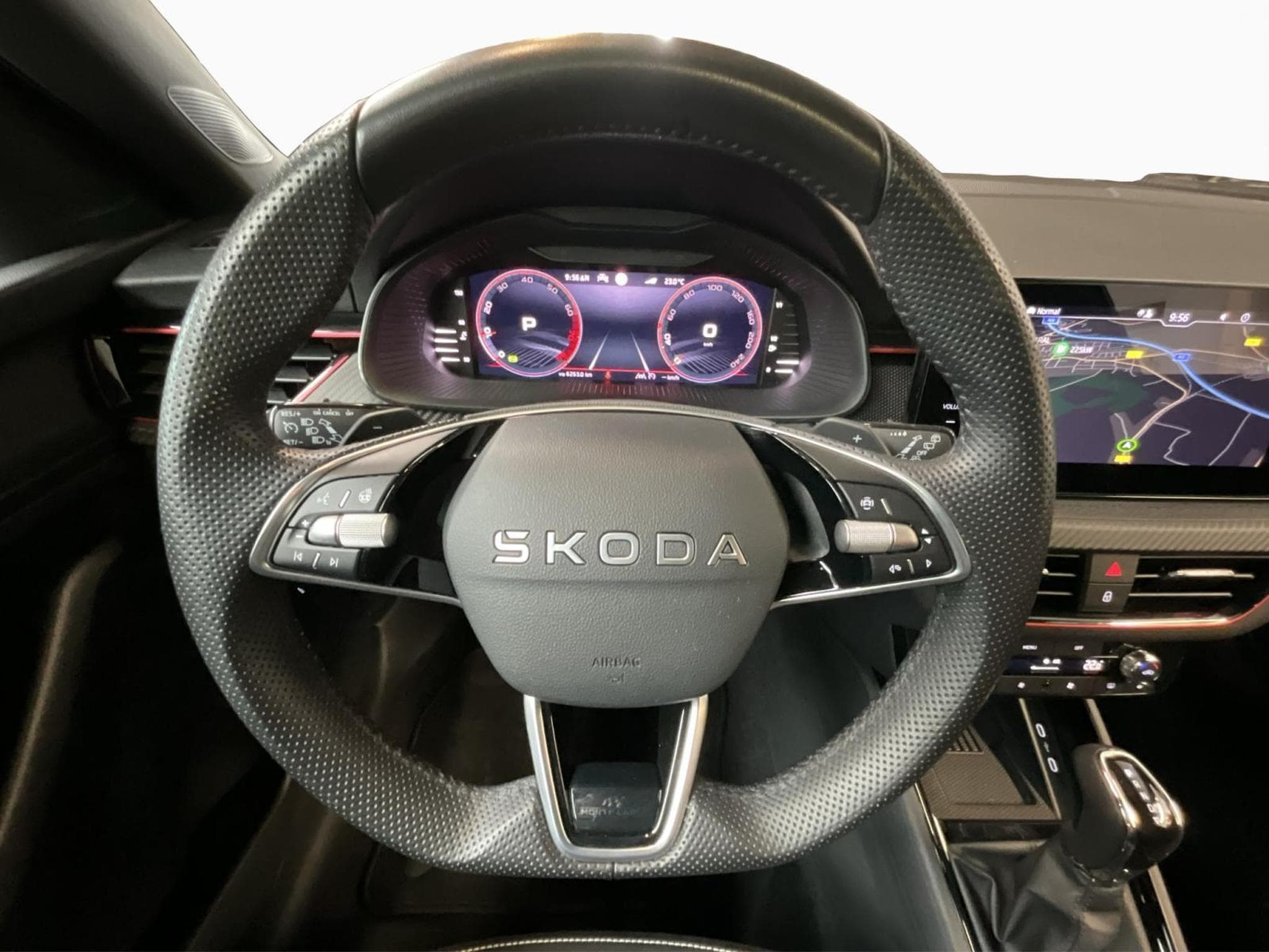 Skoda Kamiq Monte-Carlo+DSG+LM18+P.Drive+P.Sécurity (2025) - Foto 10