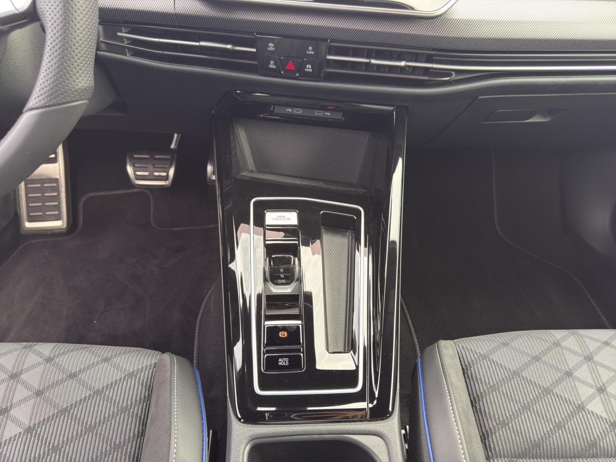 VW Golf R-Line (2026) - Photo 12