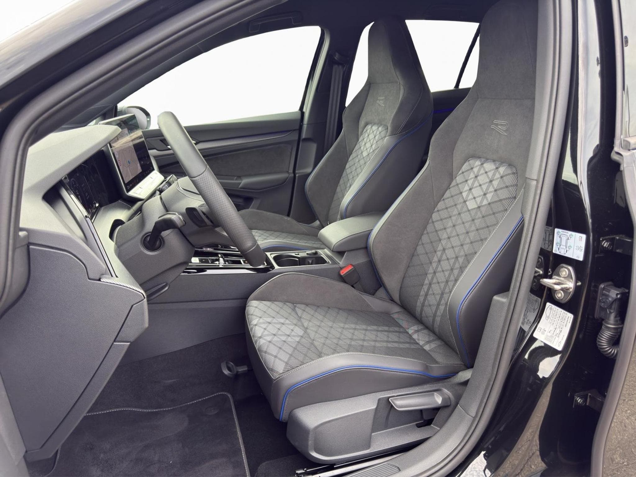 VW Golf R-Line (2026) - Photo 2