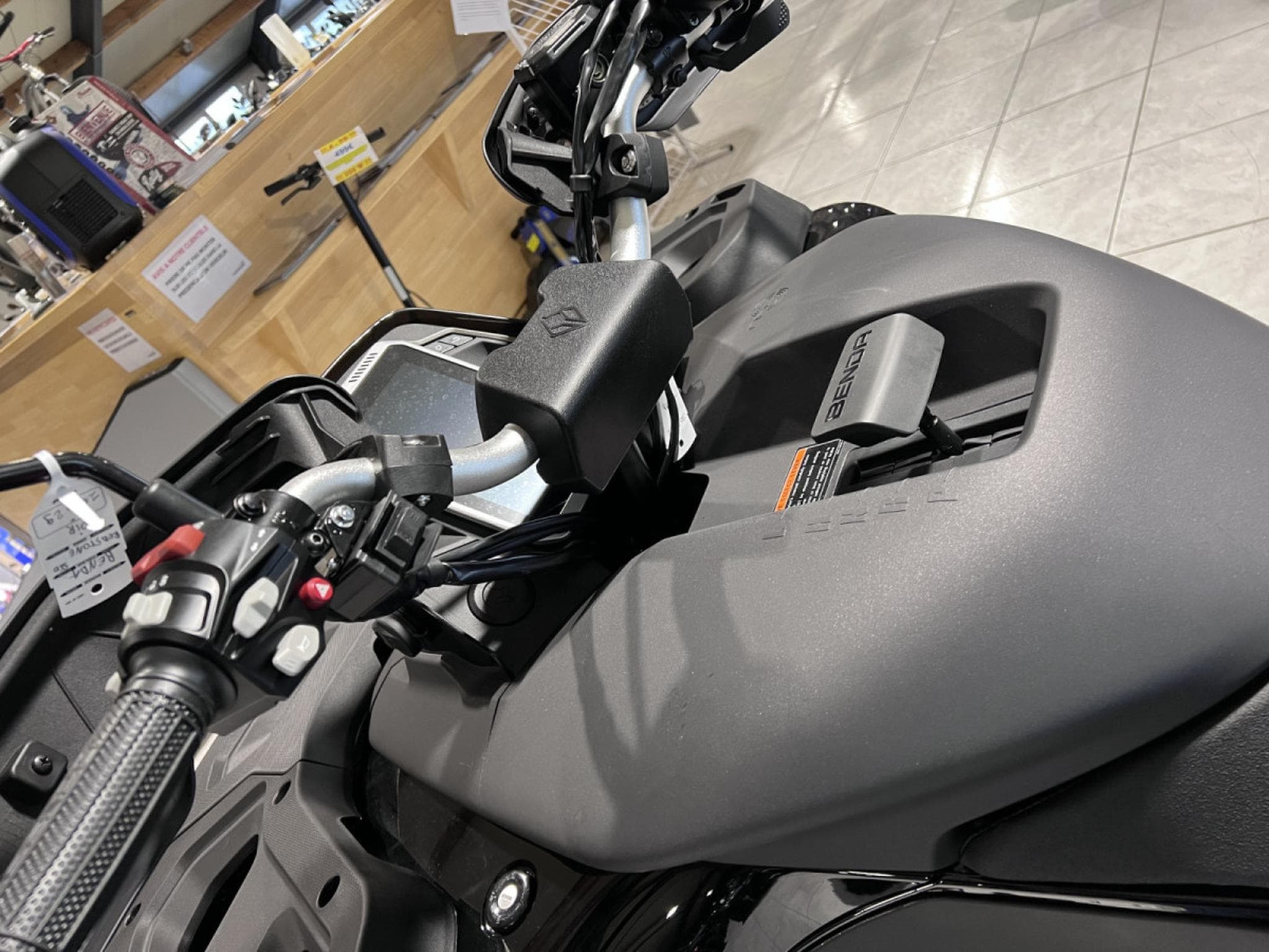 Benda Redstone 550 FIRST (2026) - Foto 7