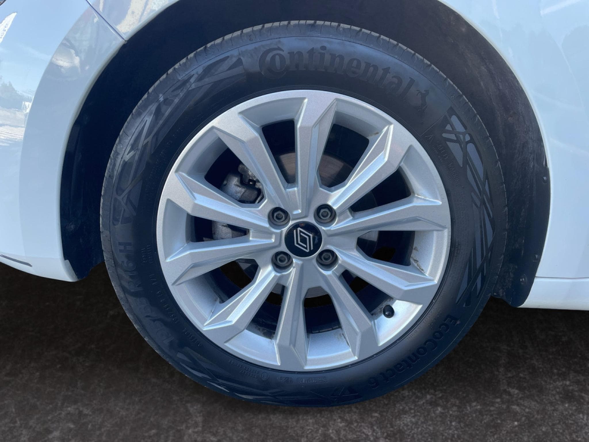 Renault Clio 1.0 TCe Evolution (2025) - Photo 10