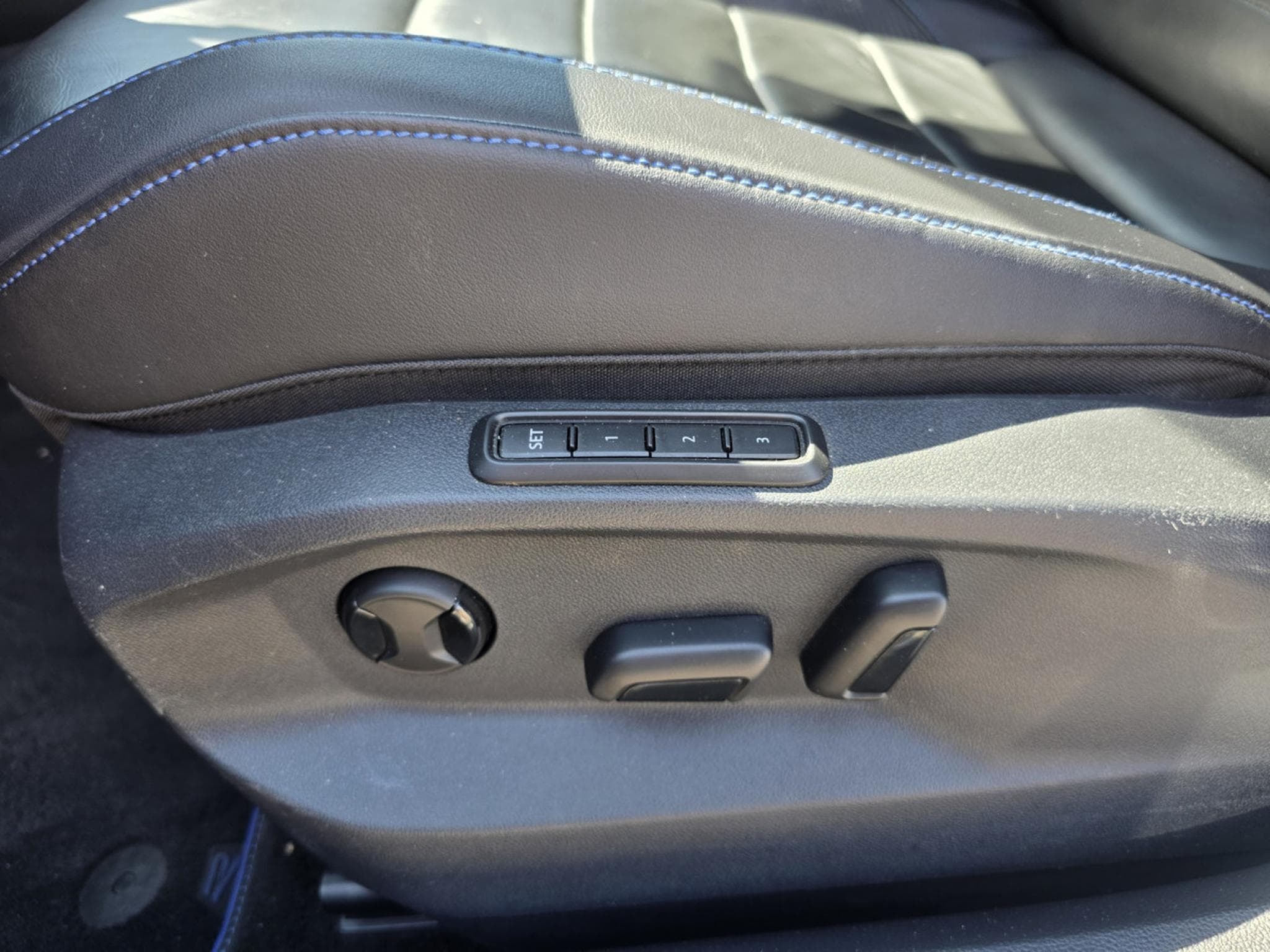 VW T-Roc T-Roc R 300 cv 4x4 Dsg Gps Cuir 1 main (2022) - Foto 9