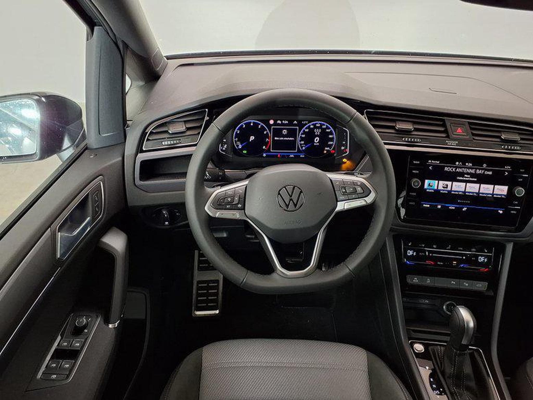VW Touran Highline R-Line 1.5 TSI 7-Gang-DSG (2026) - Photo 12
