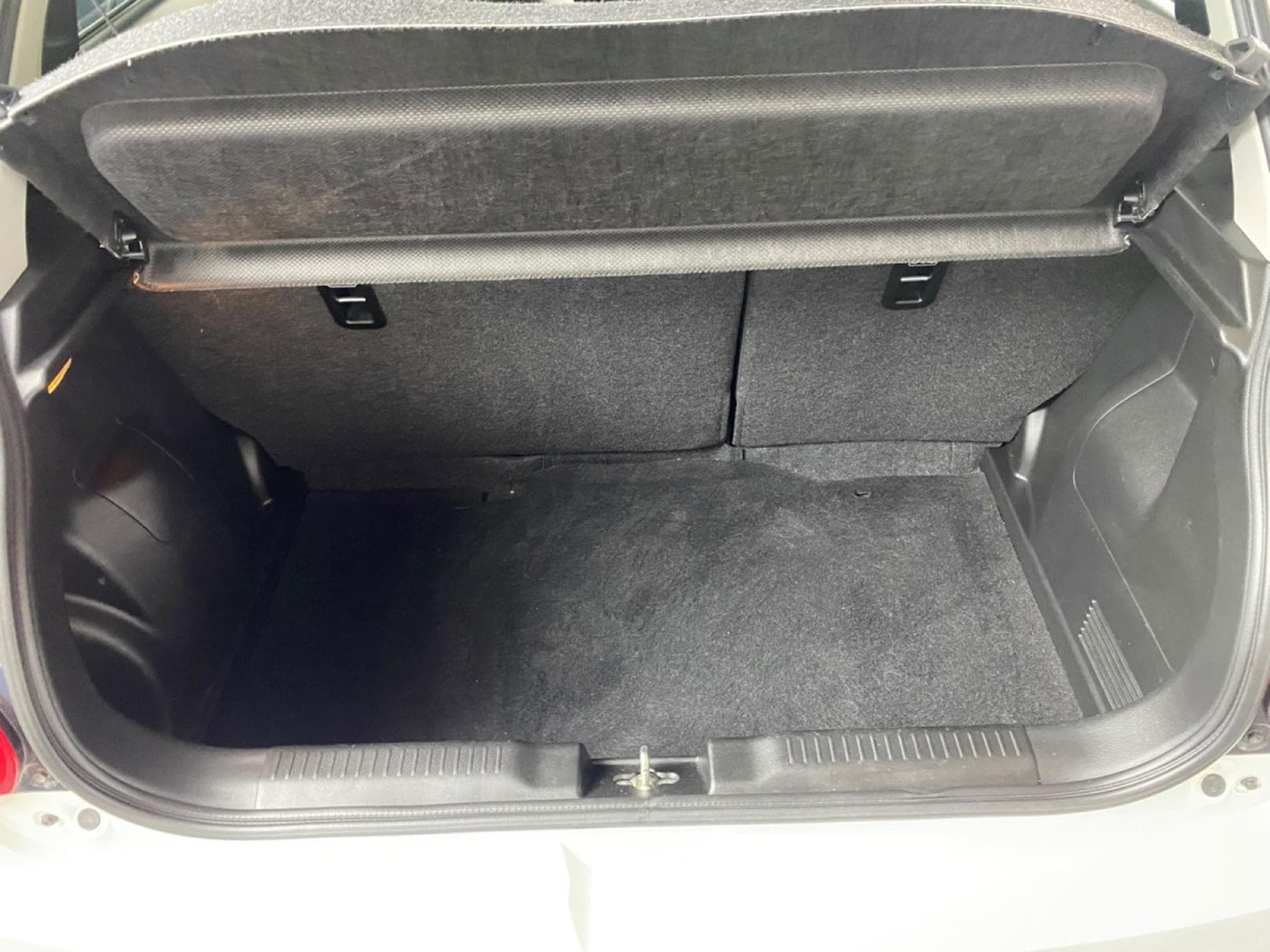 Suzuki Swift 1.0 essence (2018) - Foto 13