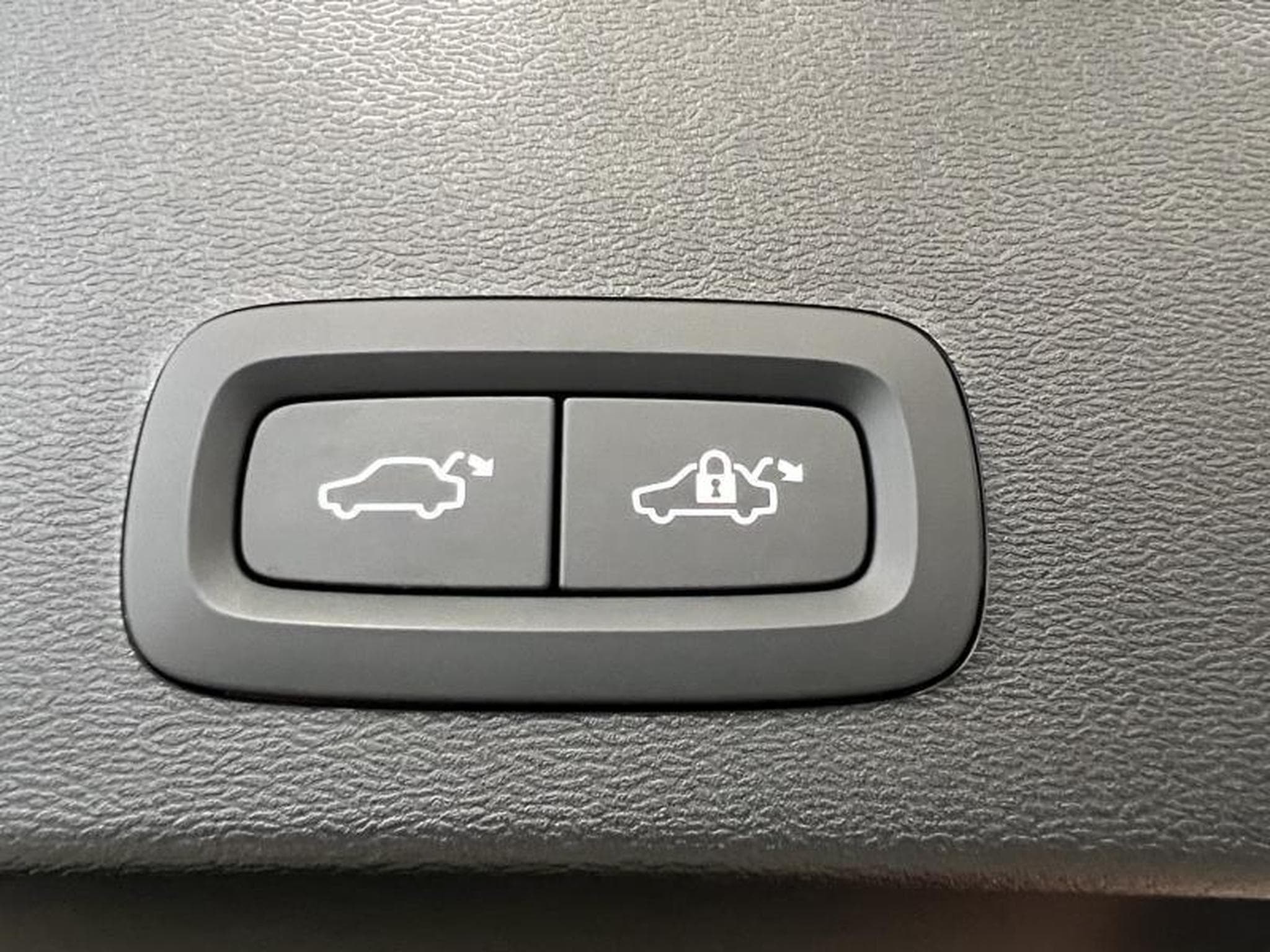 Volvo XC40 Black-Edition Plus (2025) - Photo 21