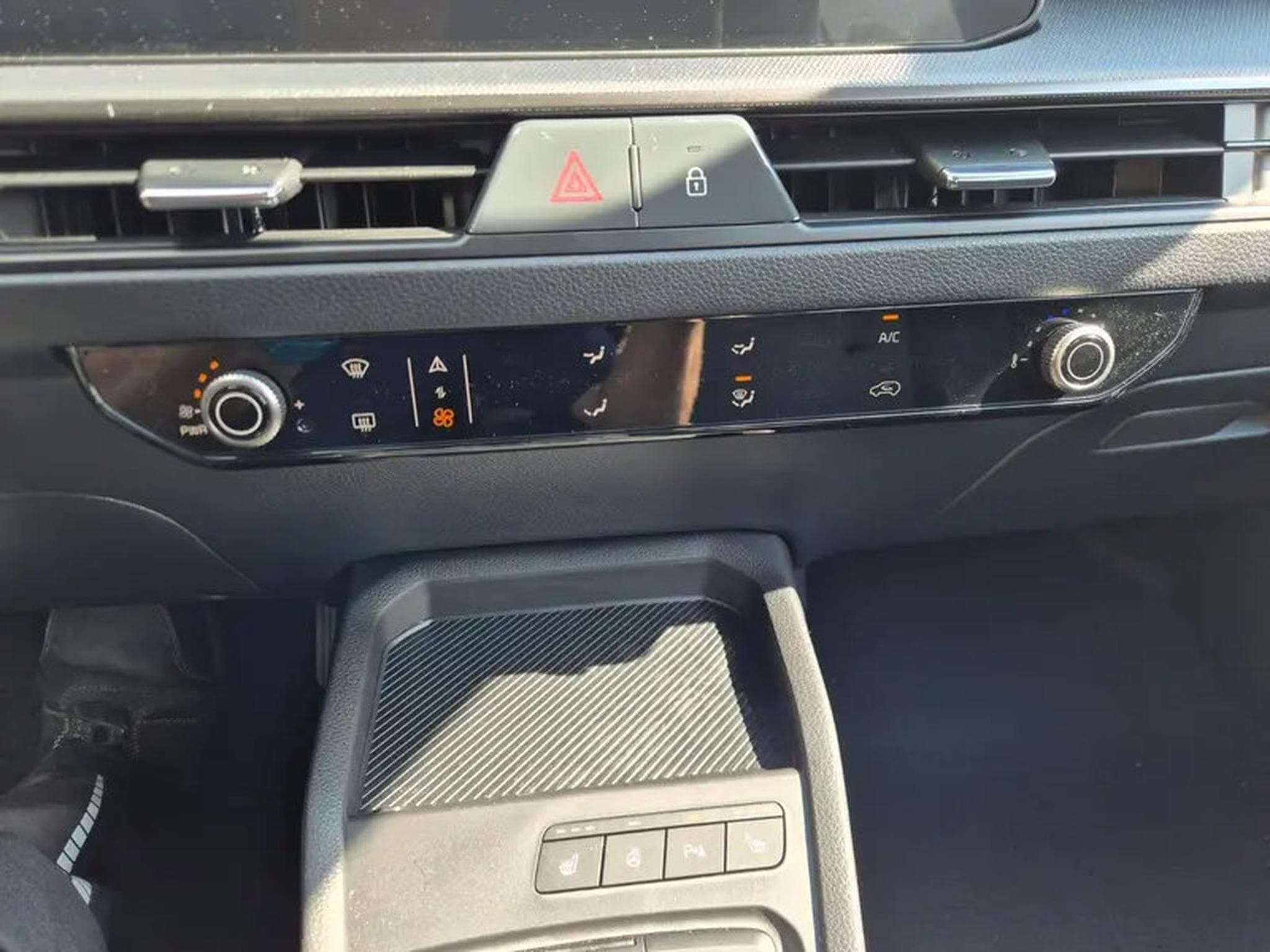 Kia Stonic 1.0 T-GDI 115 (2025) - Photo 17