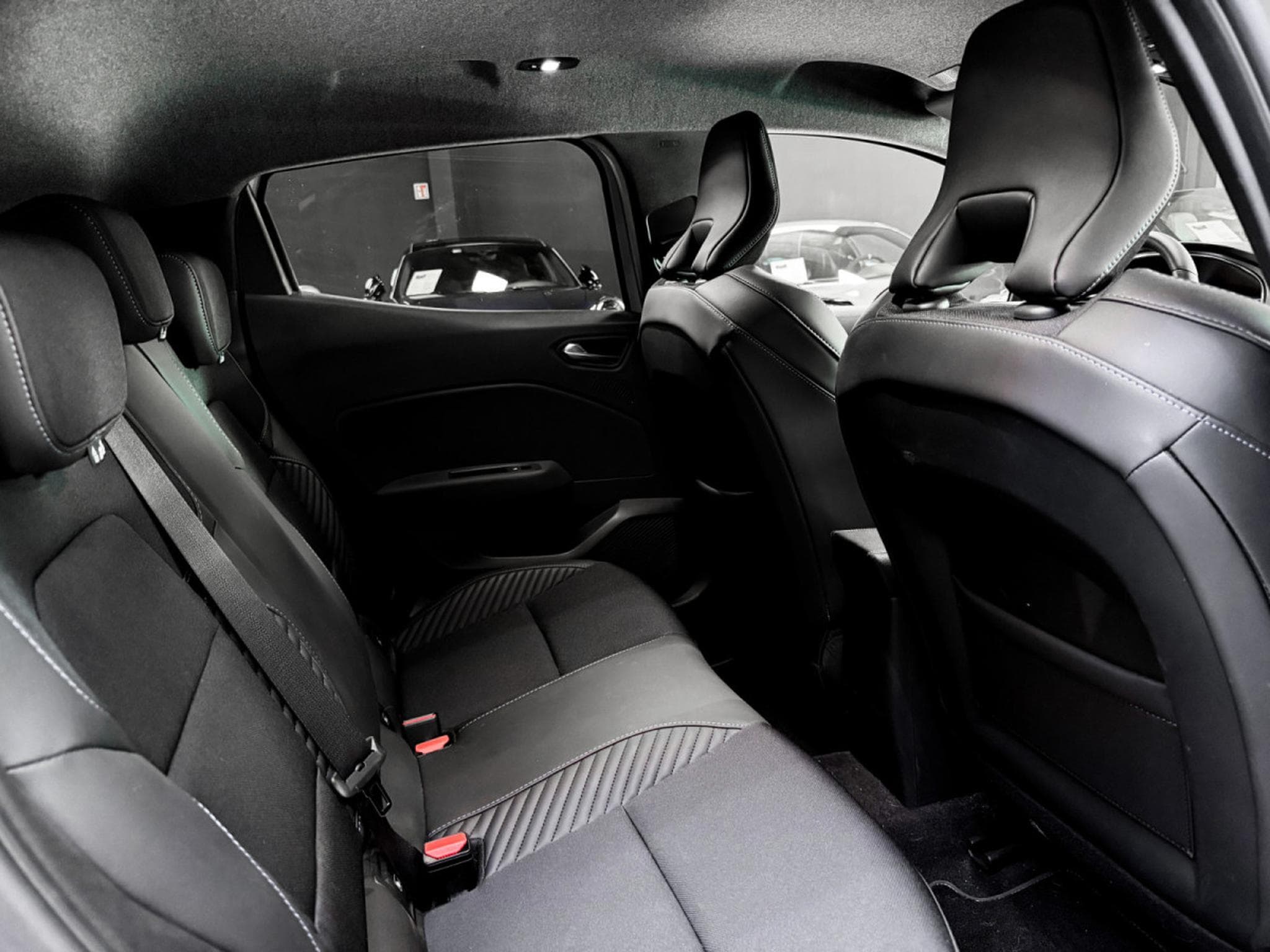 Renault Clio Esprit Alpine E-Tech Full Hybrid 145 (2025) - Photo 14