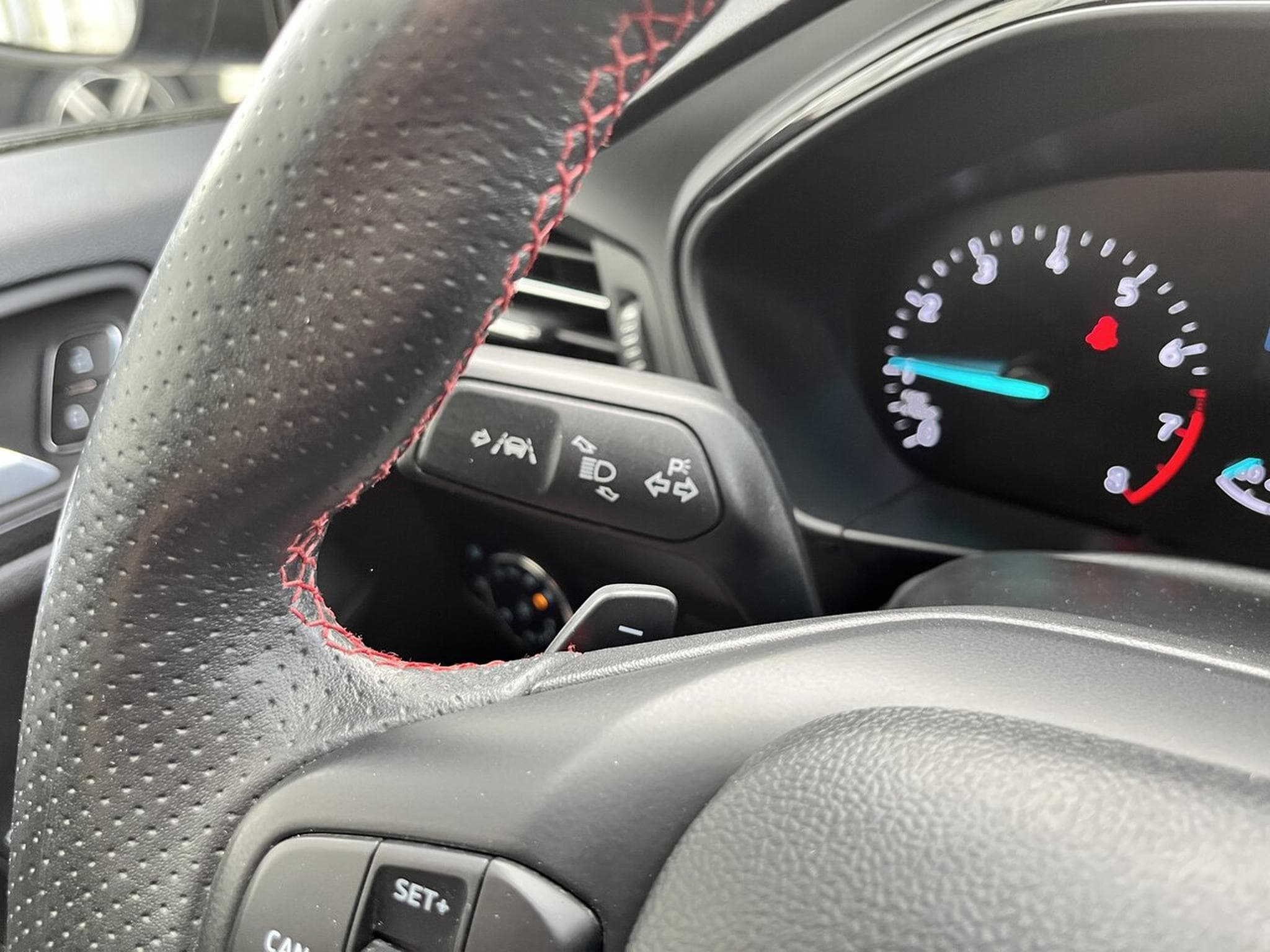 Ford Focus 1.0 Essence 125 ch ST-Line Boite auto - (2019) - Photo 15