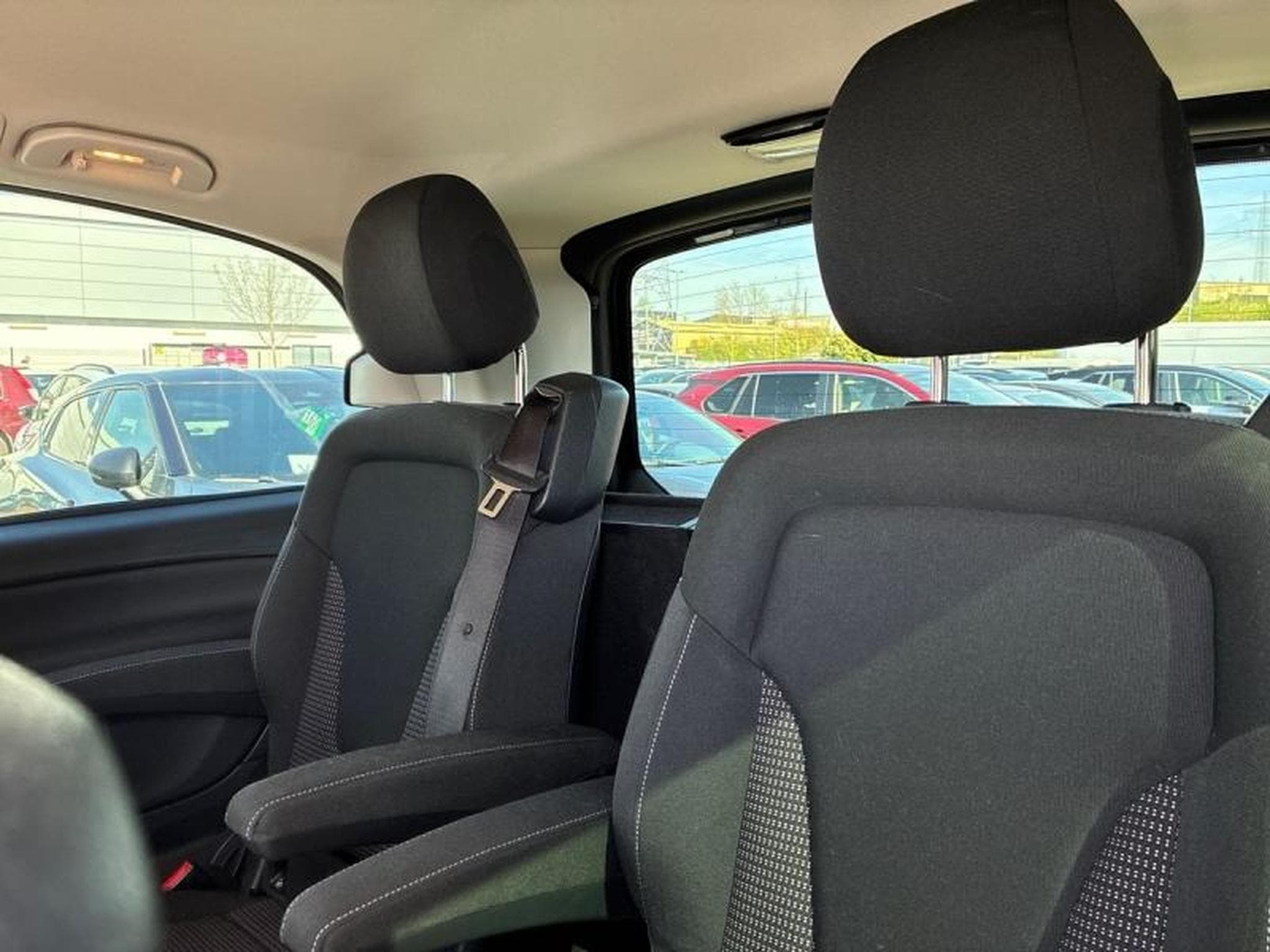 Mercedes Classe V 300 d Compact Avantgarde 9G-Tronic (2020) - Foto 12
