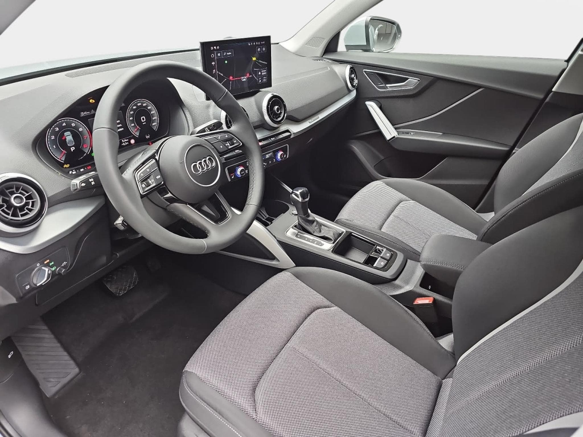 Audi Q2 35 TFSI S-Tronic 150 S-Line (2025) - Photo 17