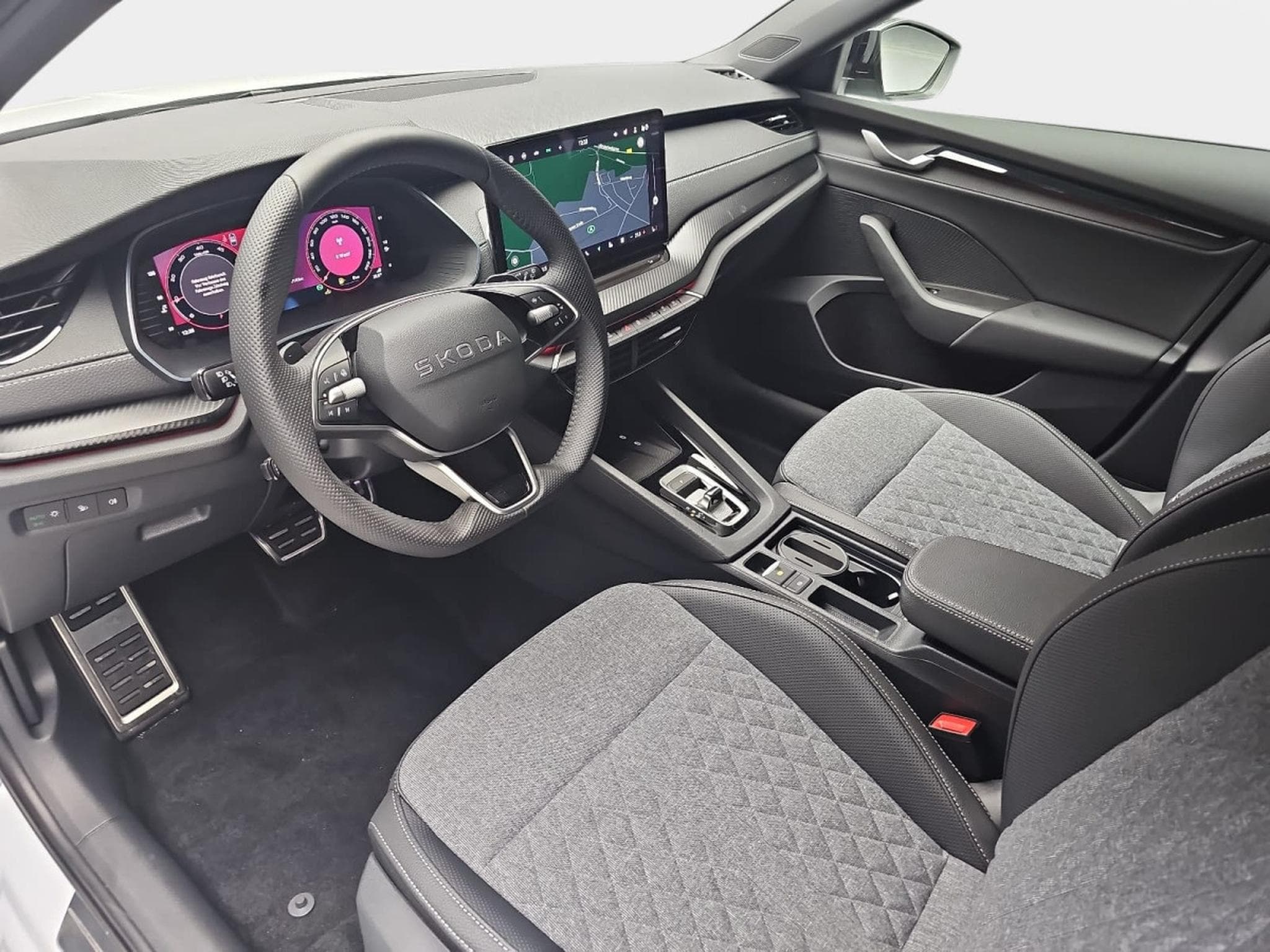 Skoda Octavia 2.0 TDi 150 DSG Sportline (2026) - Photo 17