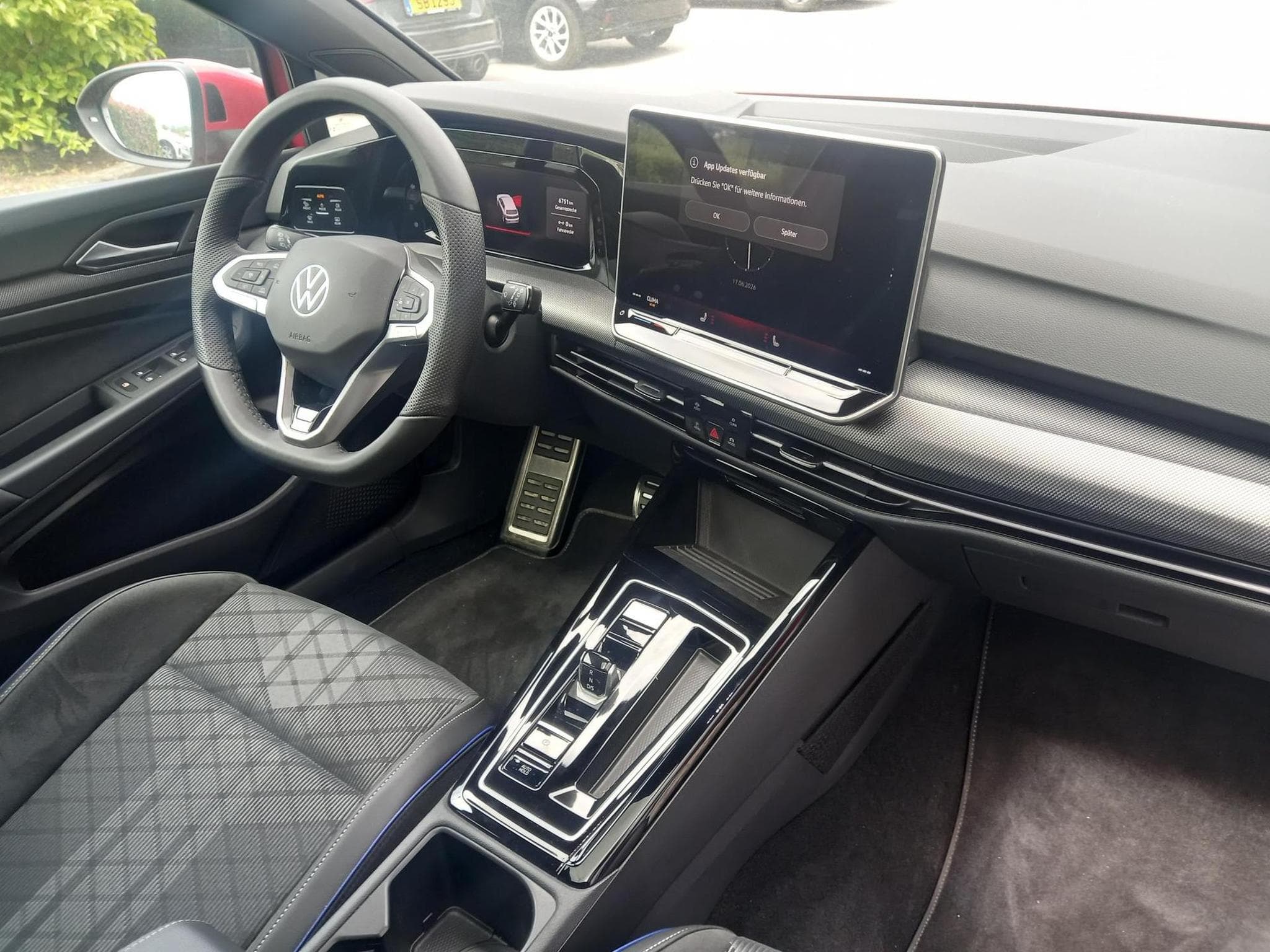 VW Golf R-Line 1.5 eTSI (2025) - Photo 12