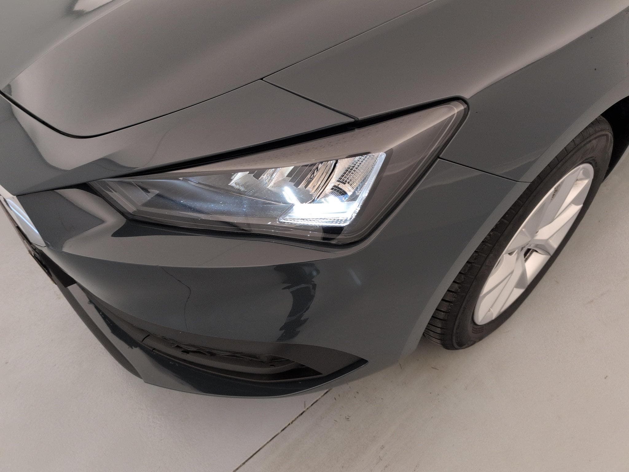 Seat Leon 1.5 eTSI Hybrid 115 DSG7 Business (2025) - Foto 20