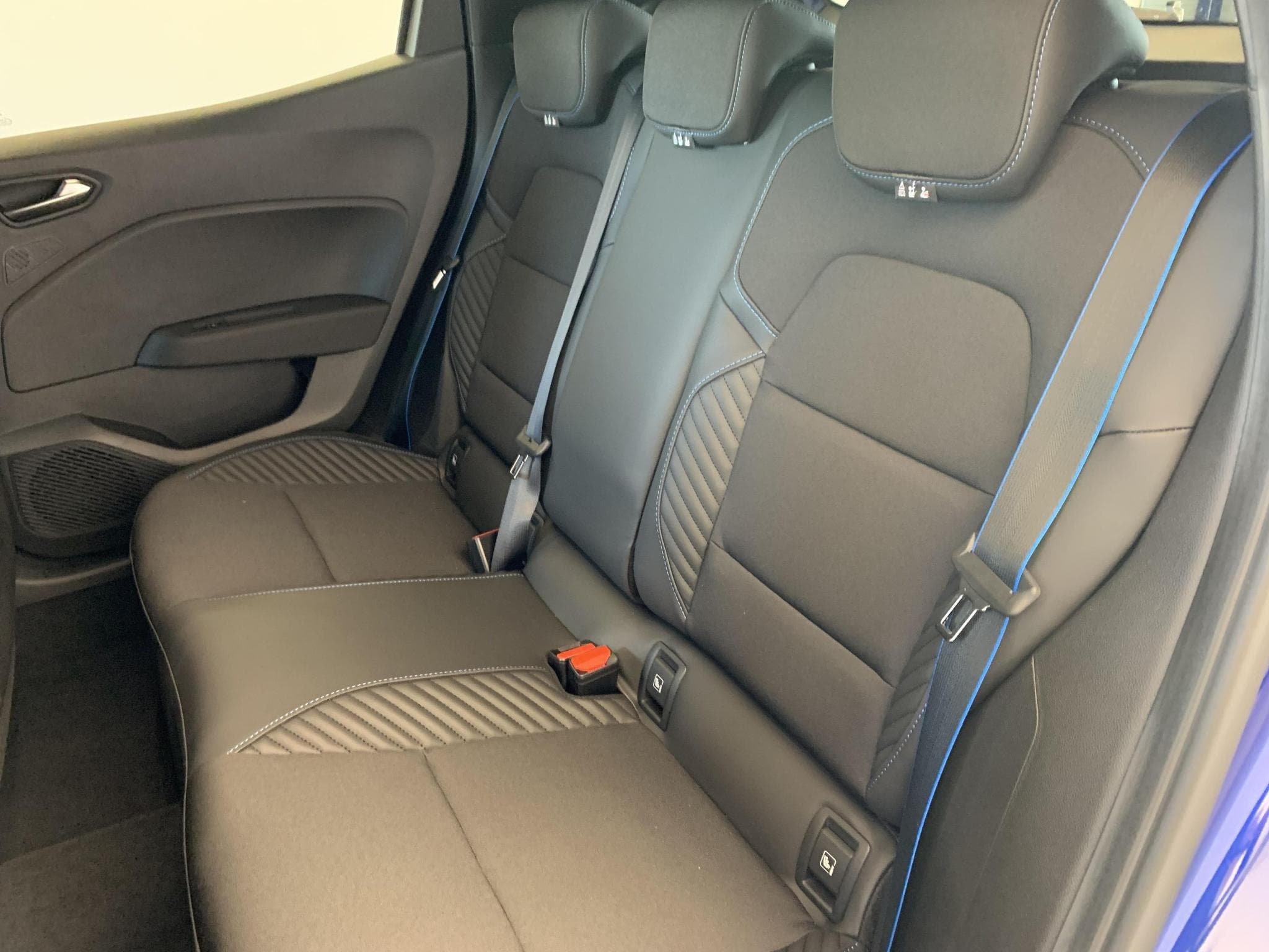 Renault CLIO 5 TCE 90 CH GSR2 ESPRIT ALPINE (2025) - Photo 16