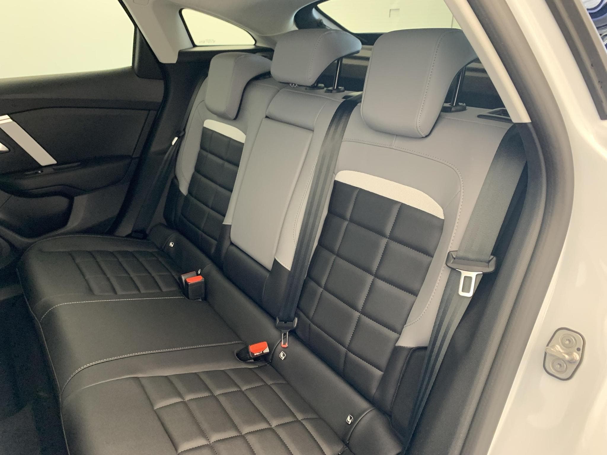CitroëN C4 Hybride 145 ch e-DCS6 Max (2026) - Photo 20