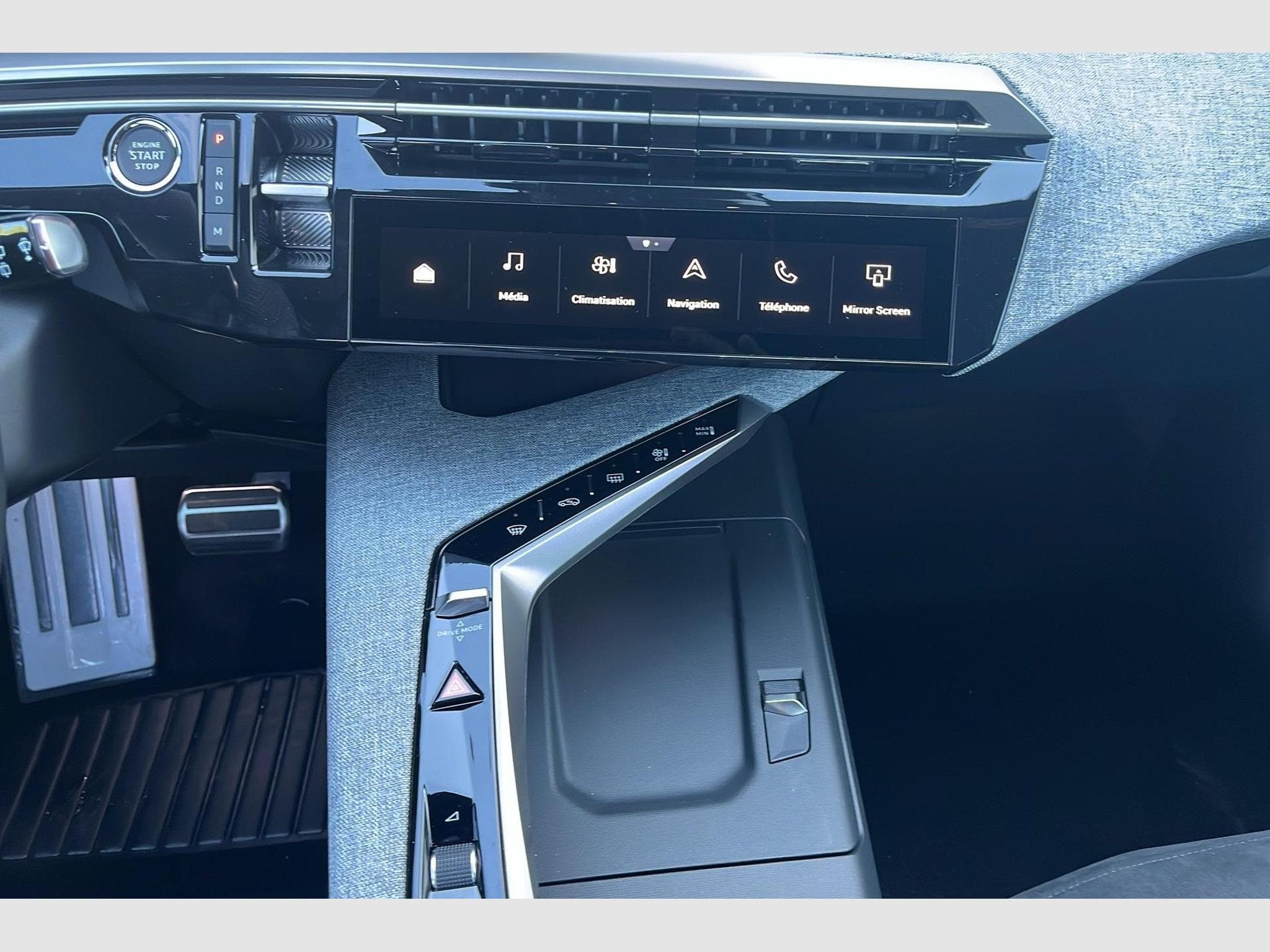 Peugeot 5008 Hybrid 145 e-DCS6 GT (2026) - Foto 20
