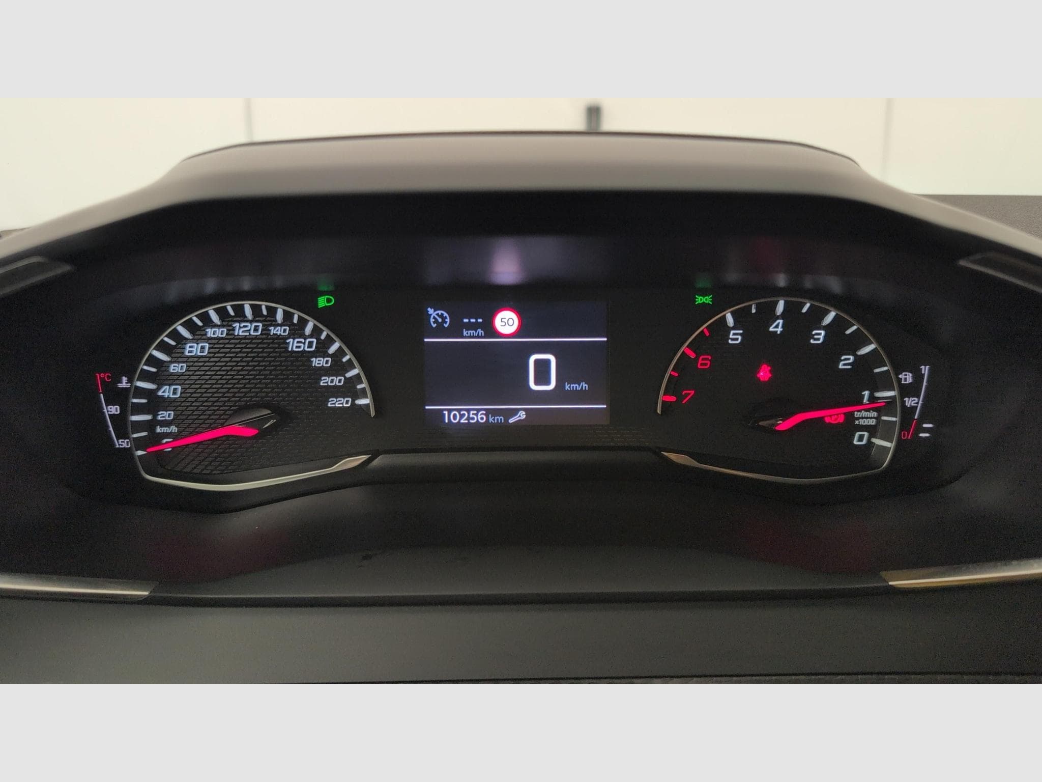 Peugeot 2008 100 S&S BVM6 Style (2025) - Photo 19