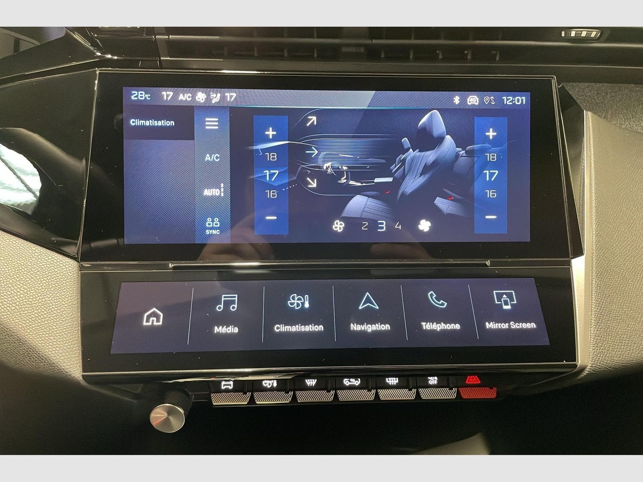 Peugeot 308 Hybrid 145 e-DCS6 Allure (2025) - Photo 20