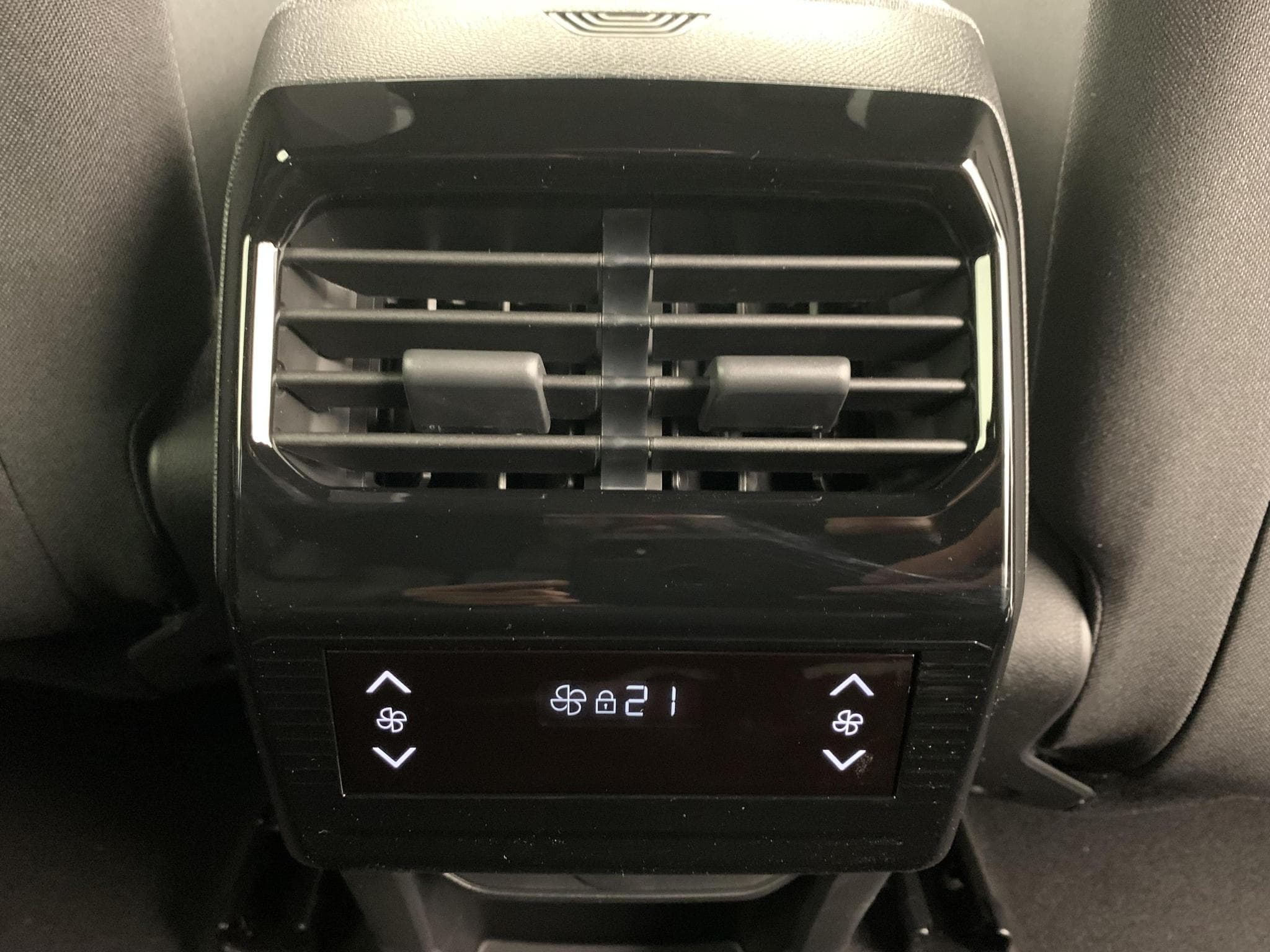 Peugeot 5008 Hybrid 145 e-DCS6 Allure (2026) - Foto 19