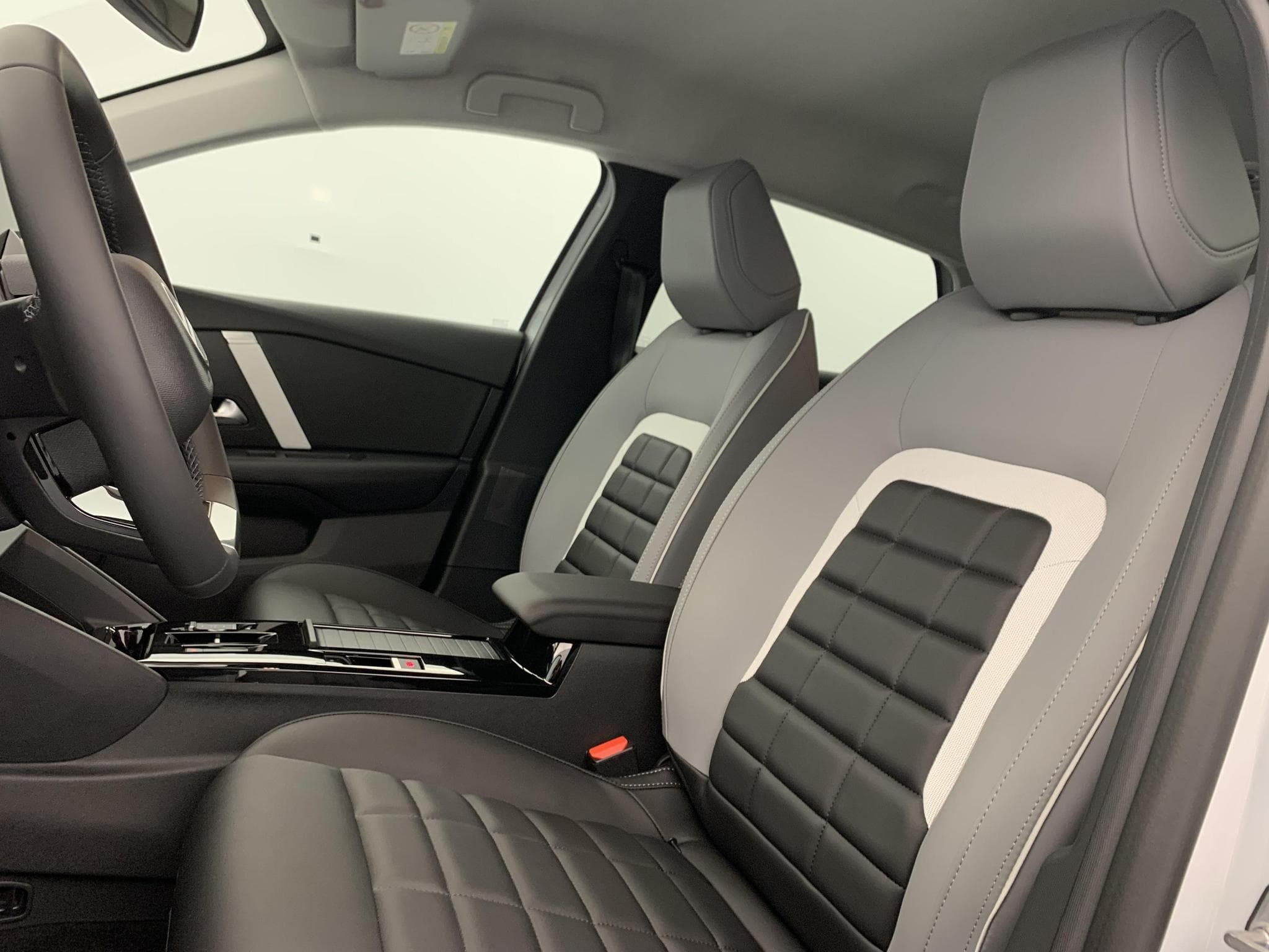 CitroëN C4 Hybride 145 e-DCS6 Max (2026) - Photo 18